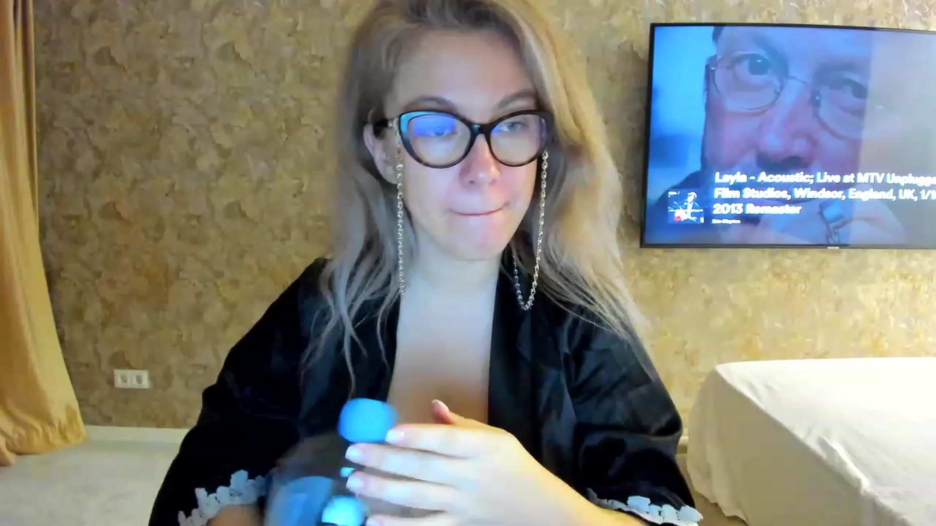 Gallery image thumbnail from RussiaDoll's myfreecams stream on, 12/06/2022, 03:30 image 1 of 20