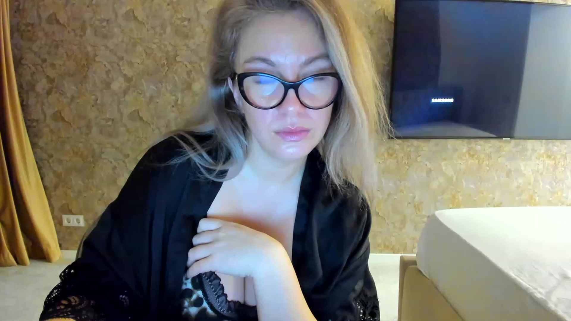 Gallery image thumbnail from RussiaDoll's myfreecams stream on, 12/07/2022, 02:38 image 1 of 20