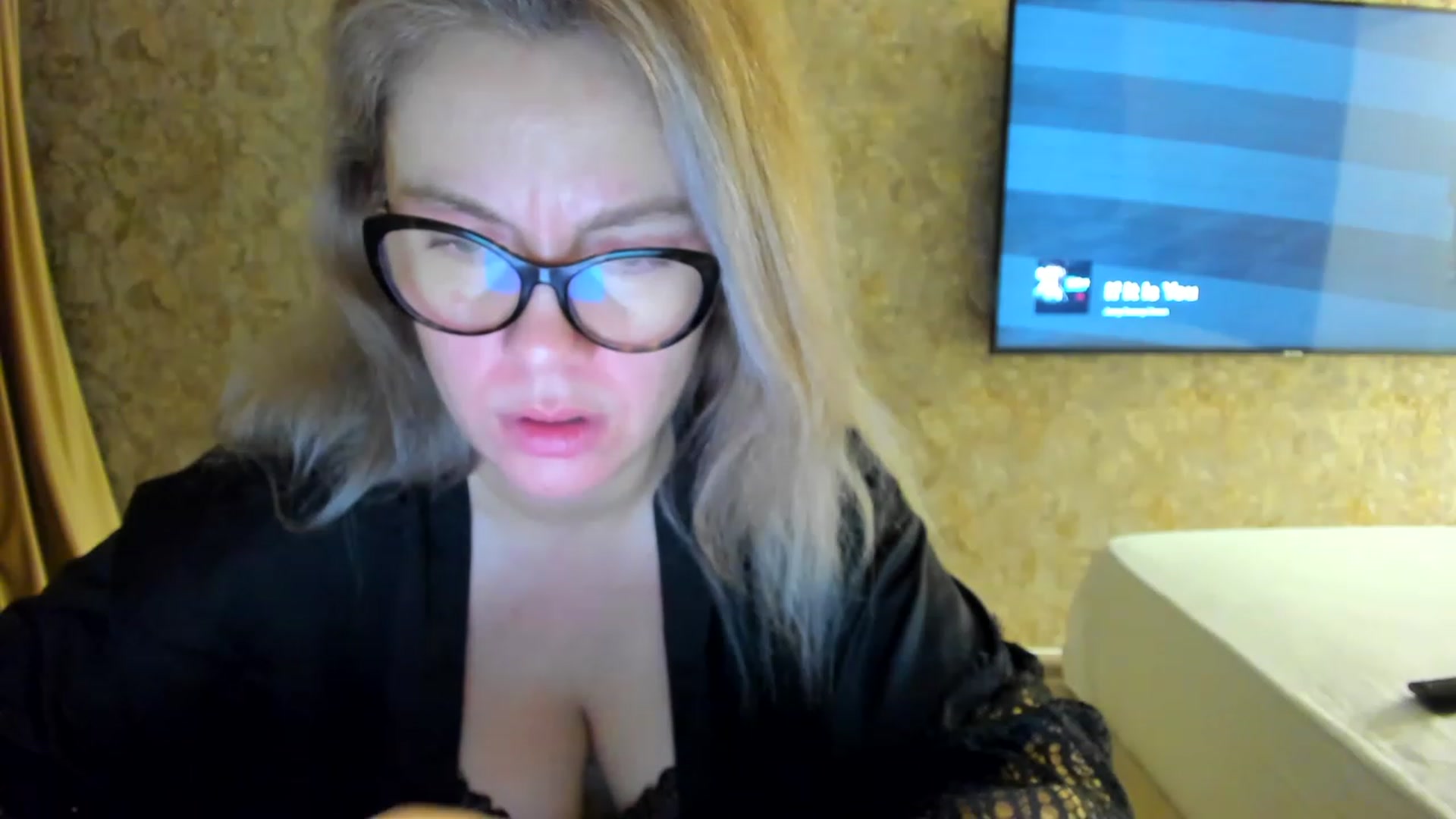 Gallery image thumbnail from RussiaDoll's myfreecams stream on, 12/07/2022, 02:38 image 17 of 20