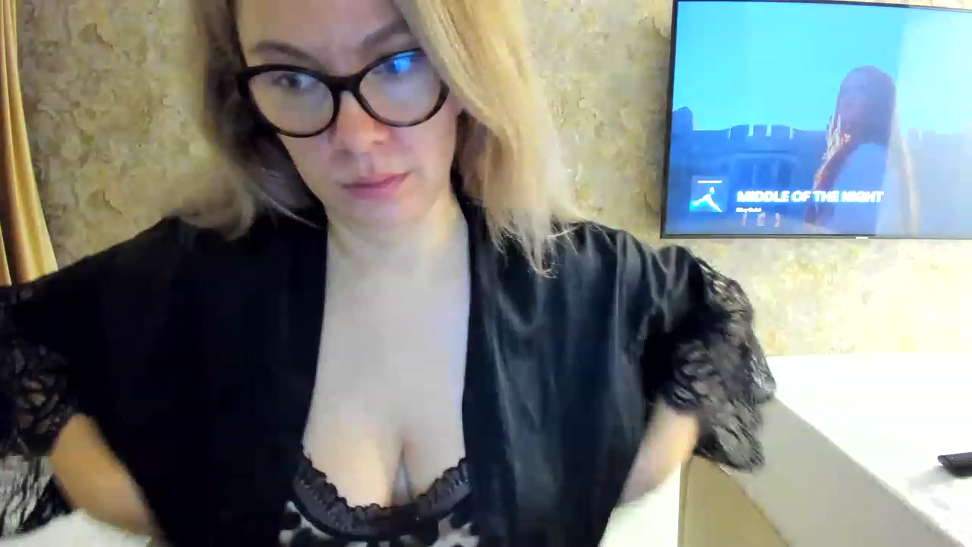 Gallery image thumbnail from RussiaDoll's myfreecams stream on, 12/07/2022, 02:38 image 16 of 20