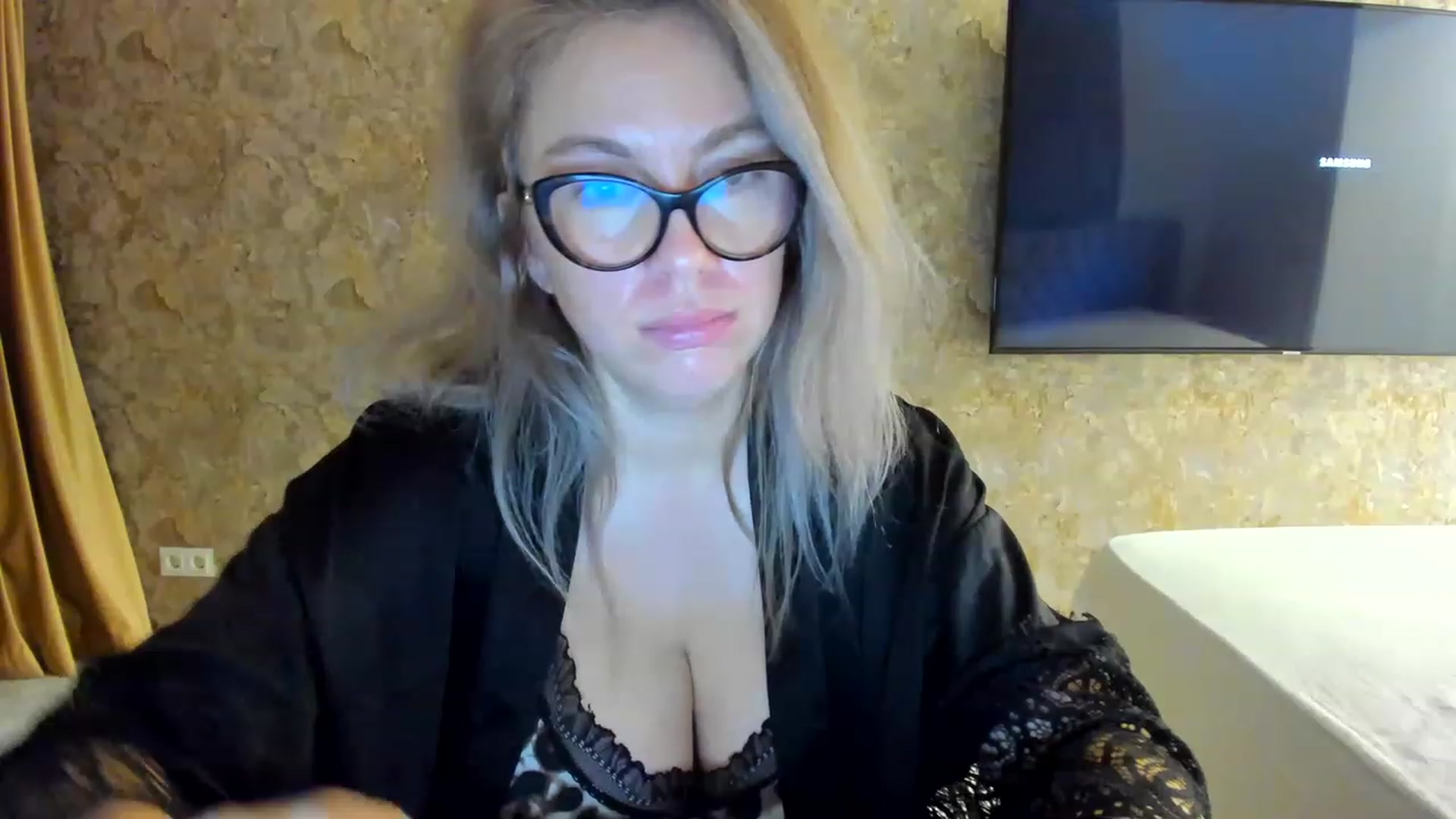 Gallery image thumbnail from RussiaDoll's myfreecams stream on, 12/07/2022, 02:38 image 7 of 20