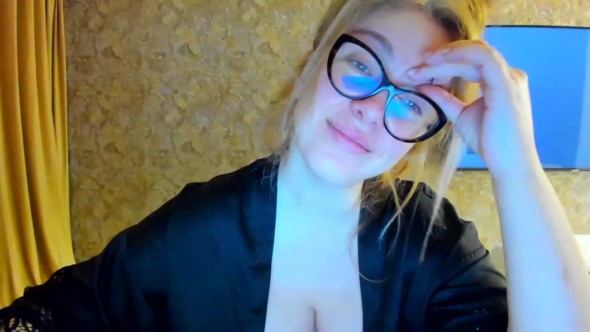 Gallery image thumbnail from RussiaDoll's myfreecams stream on, 02/28/2023, 02:05 image 18 of 20