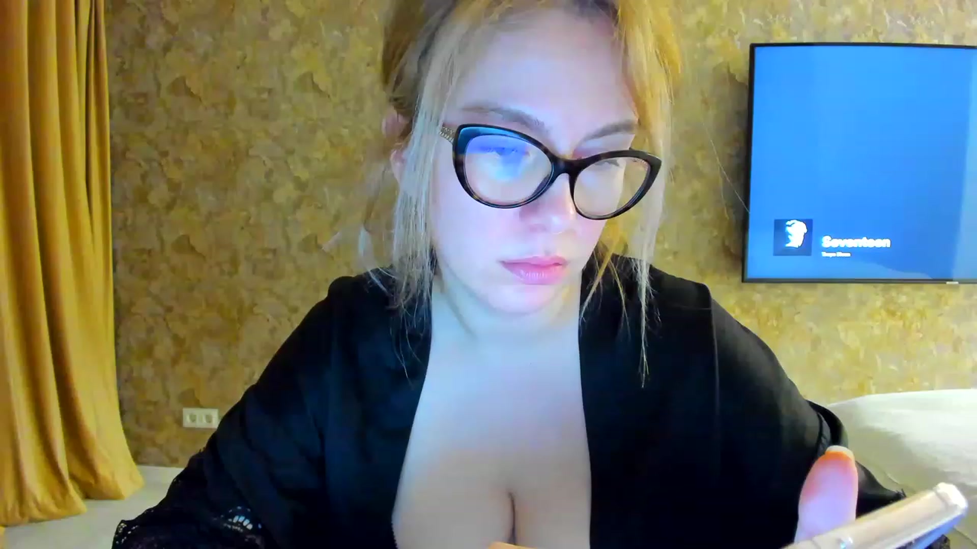 Gallery image thumbnail from RussiaDoll's myfreecams stream on, 02/28/2023, 02:05 image 10 of 20