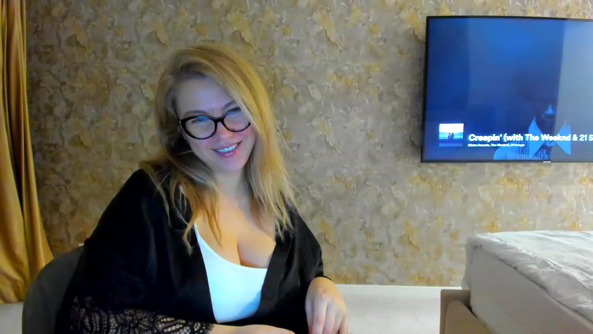 Gallery image thumbnail from RussiaDoll's myfreecams stream on, 03/07/2023, 01:32 image 9 of 20