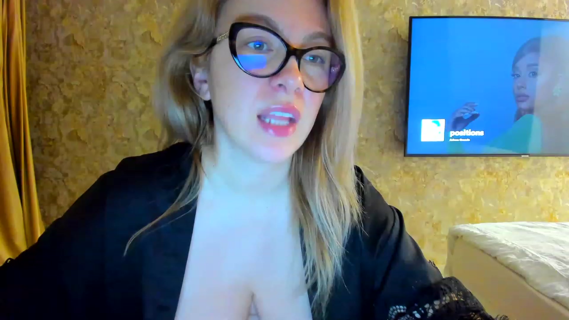 Gallery image thumbnail from RussiaDoll's myfreecams stream on, 03/07/2023, 01:32 image 1 of 20