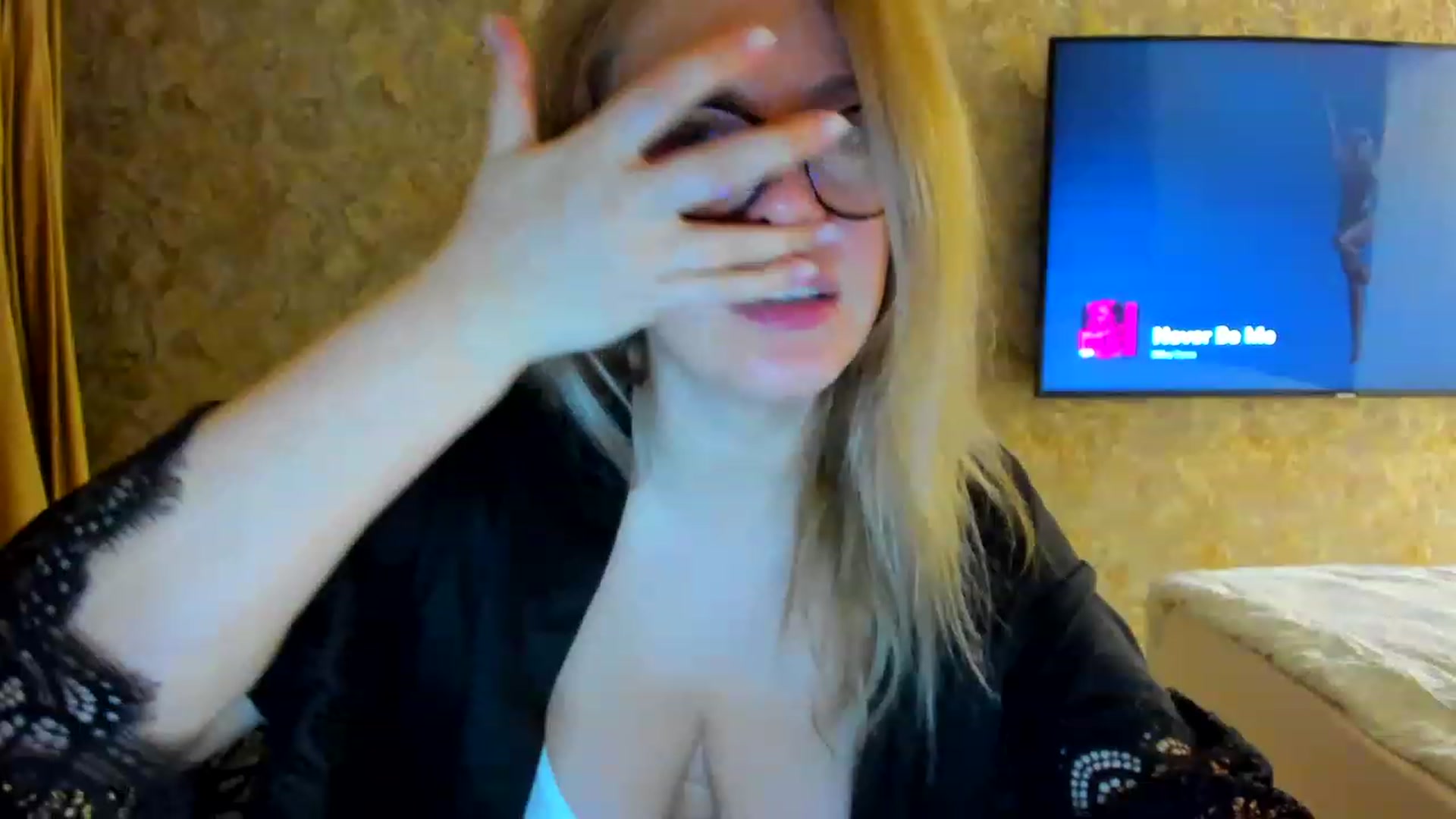 Gallery image thumbnail from RussiaDoll's myfreecams stream on, 03/07/2023, 01:32 image 5 of 20
