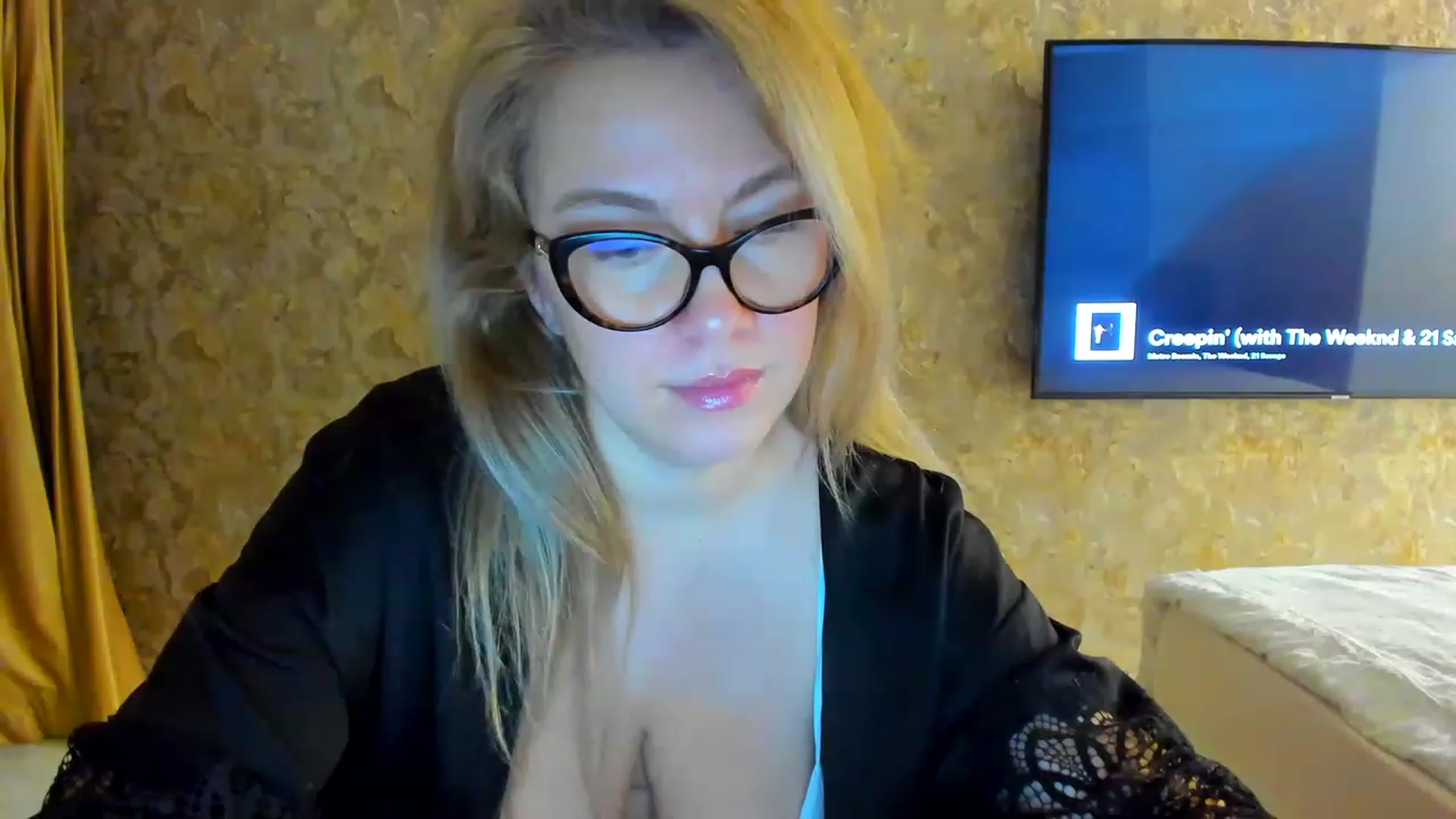 Gallery image thumbnail from RussiaDoll's myfreecams stream on, 03/07/2023, 01:32 image 10 of 20