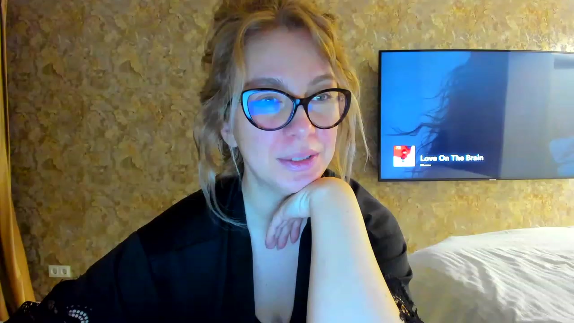 Gallery image thumbnail from RussiaDoll's myfreecams stream on, 03/22/2023, 02:26 image 13 of 20
