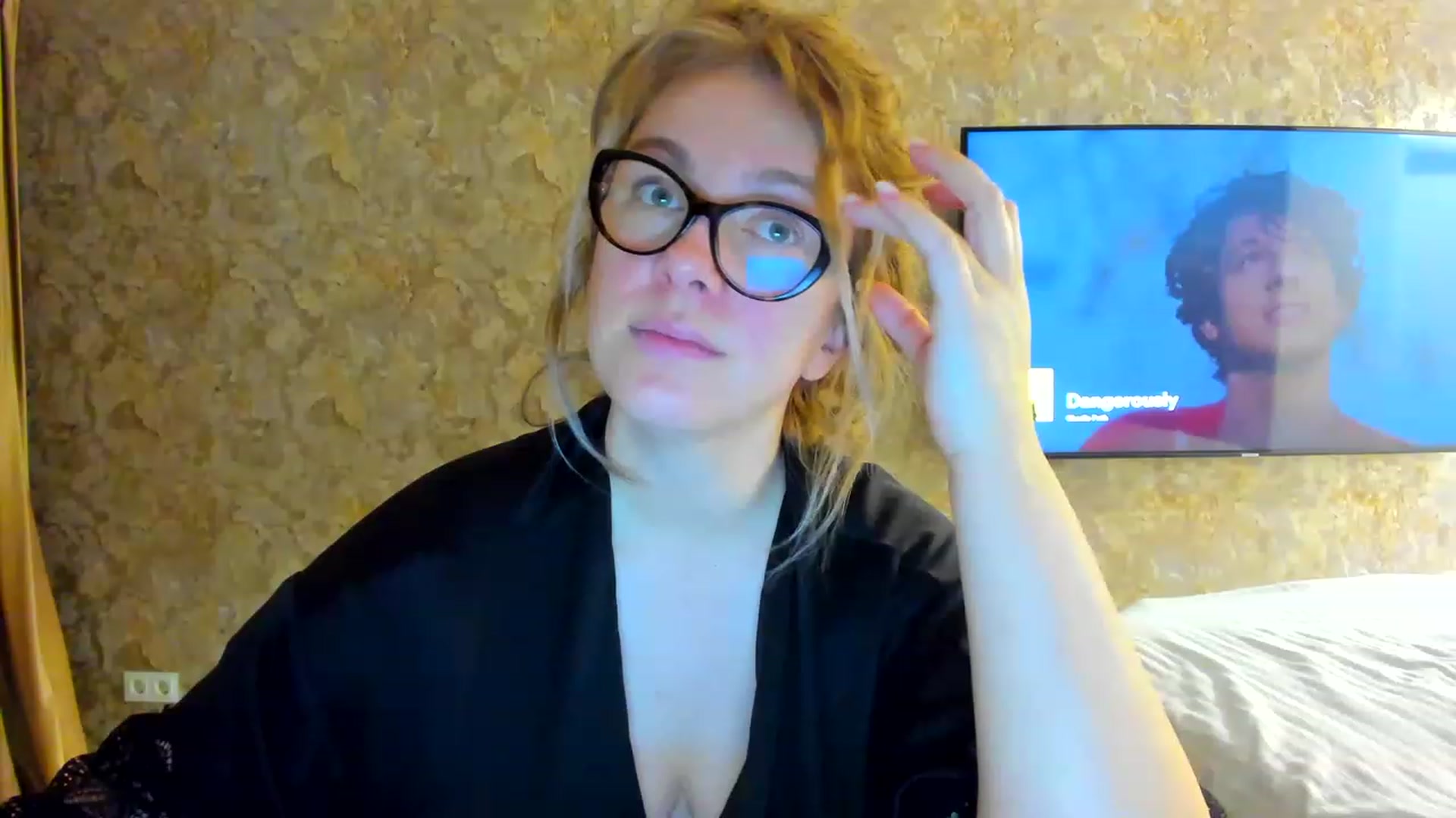 Gallery image thumbnail from RussiaDoll's myfreecams stream on, 03/22/2023, 02:26 image 14 of 20