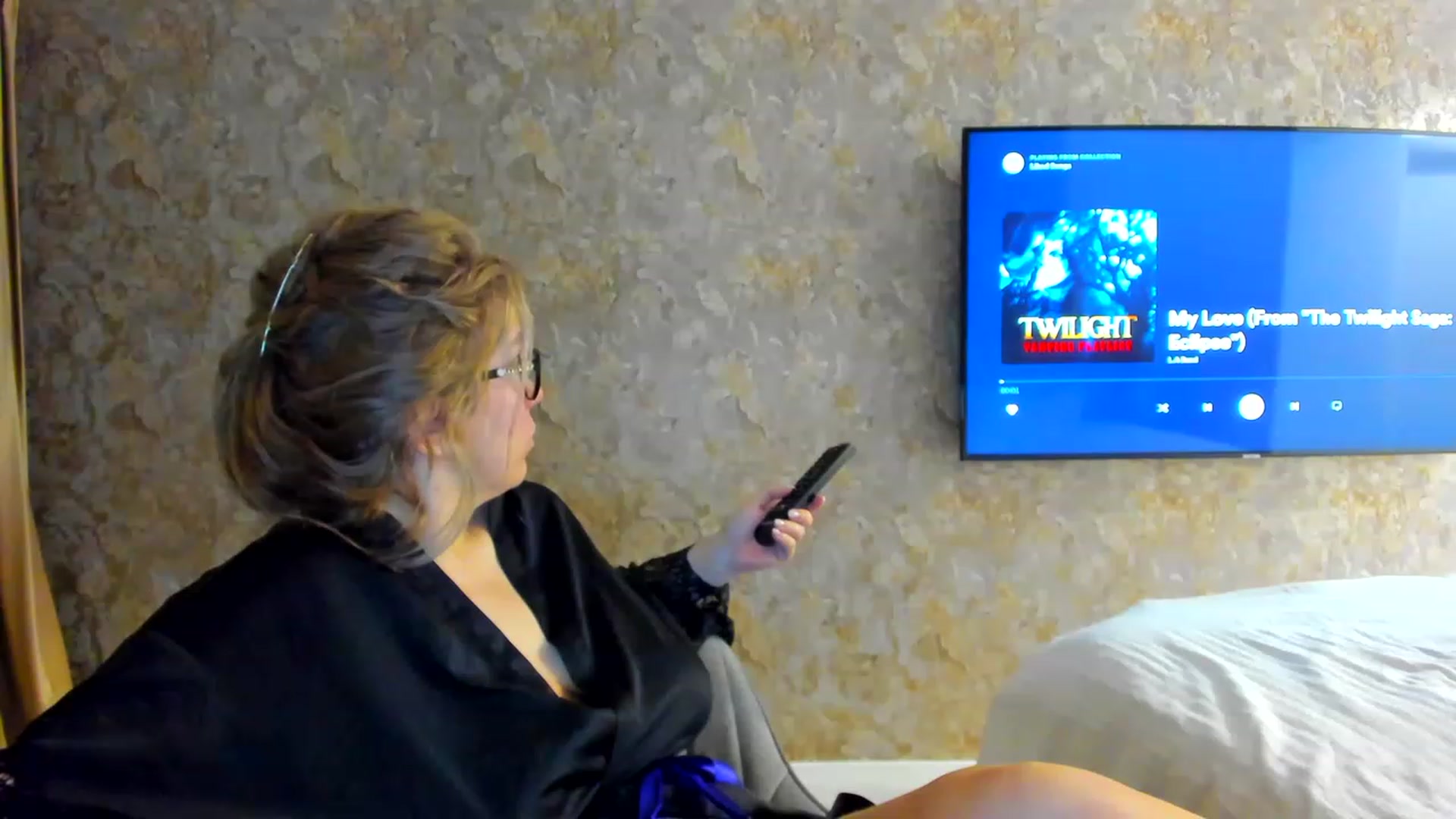 Gallery image thumbnail from RussiaDoll's myfreecams stream on, 03/22/2023, 02:26 image 9 of 20