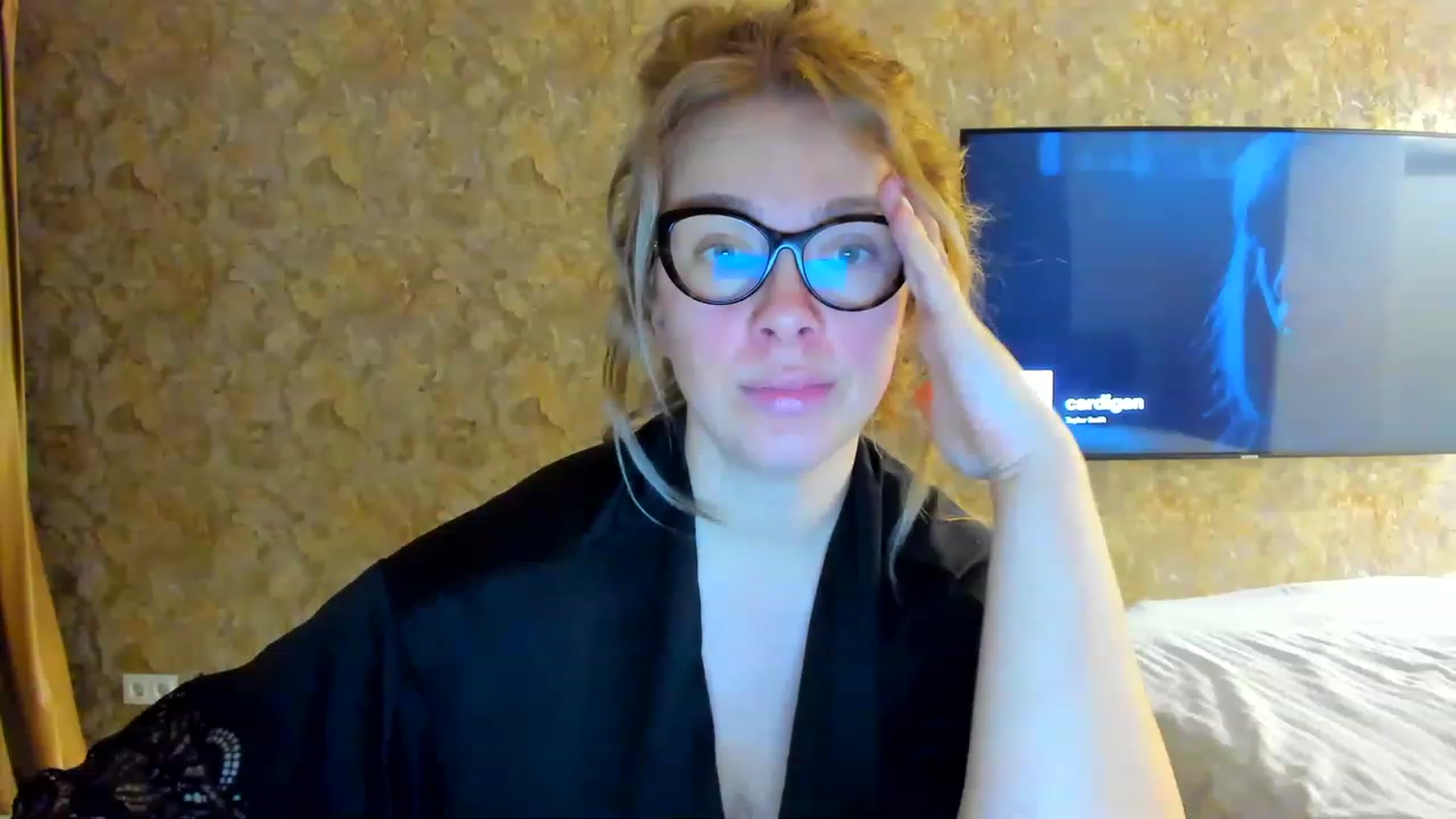 Gallery image thumbnail from RussiaDoll's myfreecams stream on, 03/22/2023, 02:26 image 15 of 20