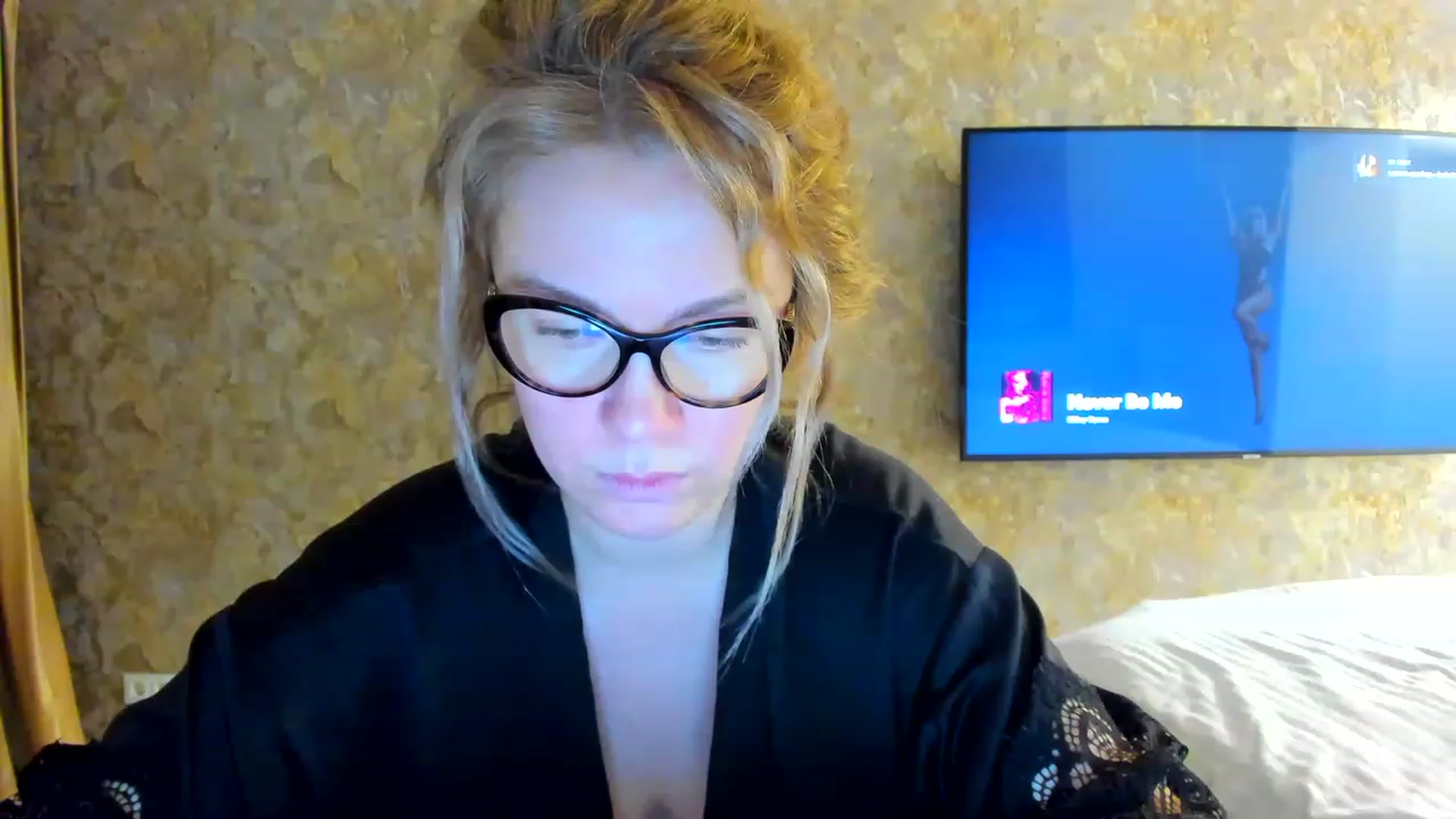 Gallery image thumbnail from RussiaDoll's myfreecams stream on, 03/22/2023, 02:26 image 17 of 20