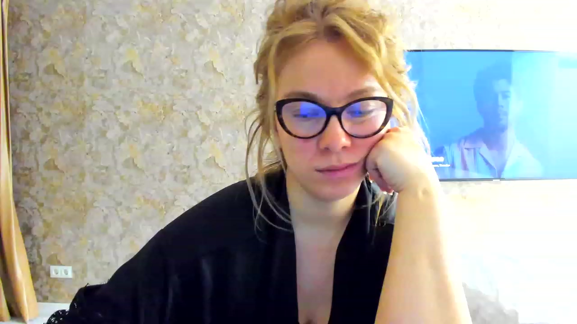 Gallery image thumbnail from RussiaDoll's myfreecams stream on, 03/22/2023, 02:26 image 12 of 20