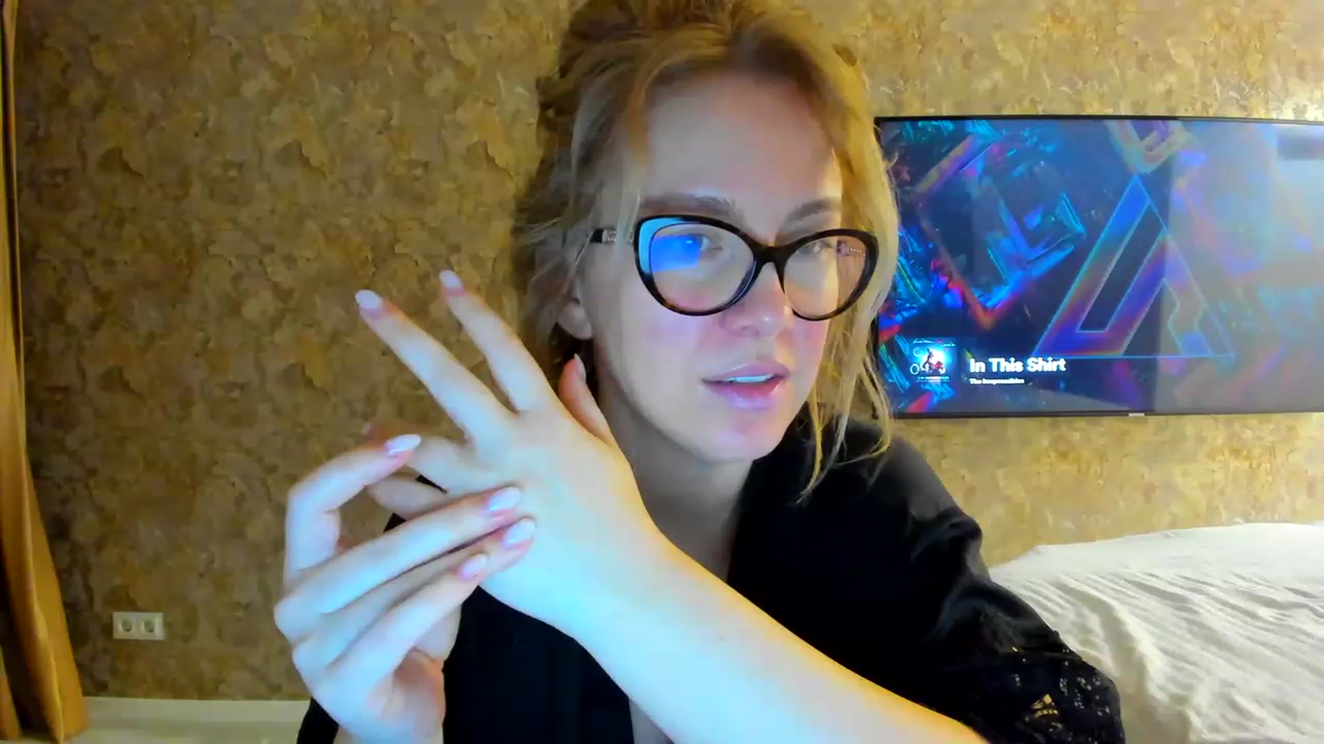 Gallery image thumbnail from RussiaDoll's myfreecams stream on, 03/22/2023, 02:26 image 10 of 20