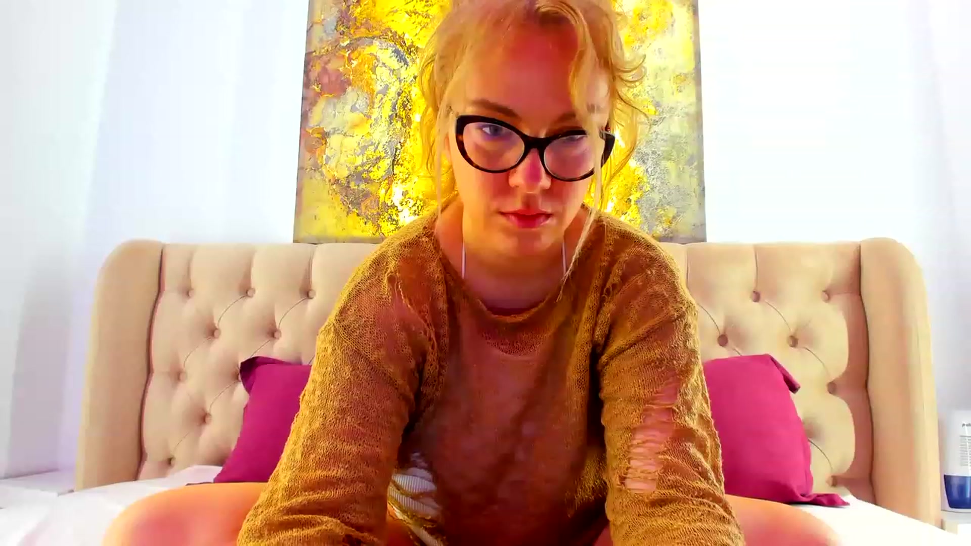 Gallery image thumbnail from RussiaDoll's myfreecams stream on, 05/09/2023, 20:57 image 17 of 20