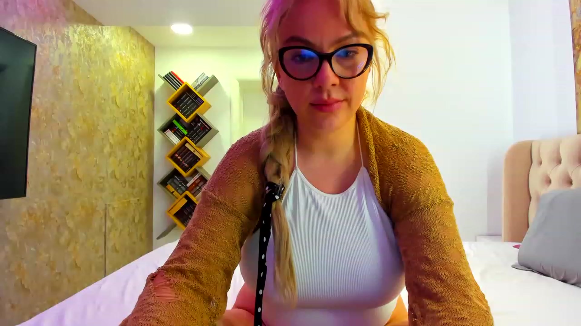 Gallery image thumbnail from RussiaDoll's myfreecams stream on, 05/09/2023, 20:57 image 2 of 20