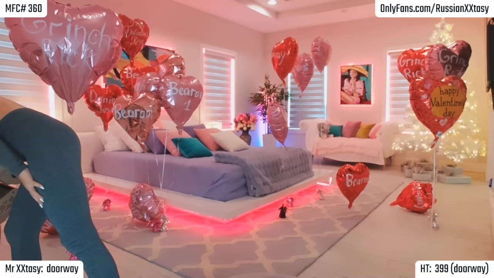 Gallery image thumbnail from RussianXXtasy's myfreecams stream on, 02/19/2024, 23:03 image 14 of 20