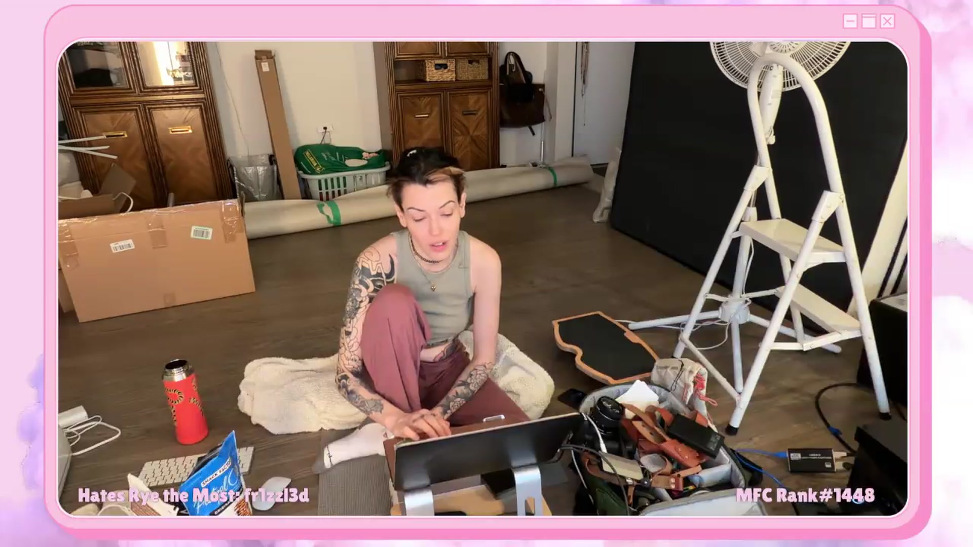 Gallery image thumbnail from Rylandbaby's myfreecams stream on, 05/27/2026, 02:14 image 11 of 20