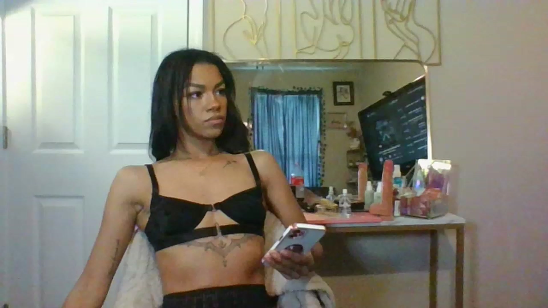 Gallery image thumbnail from Ryleessoles's myfreecams stream on, 01/30/2023, 19:18 image 6 of 20