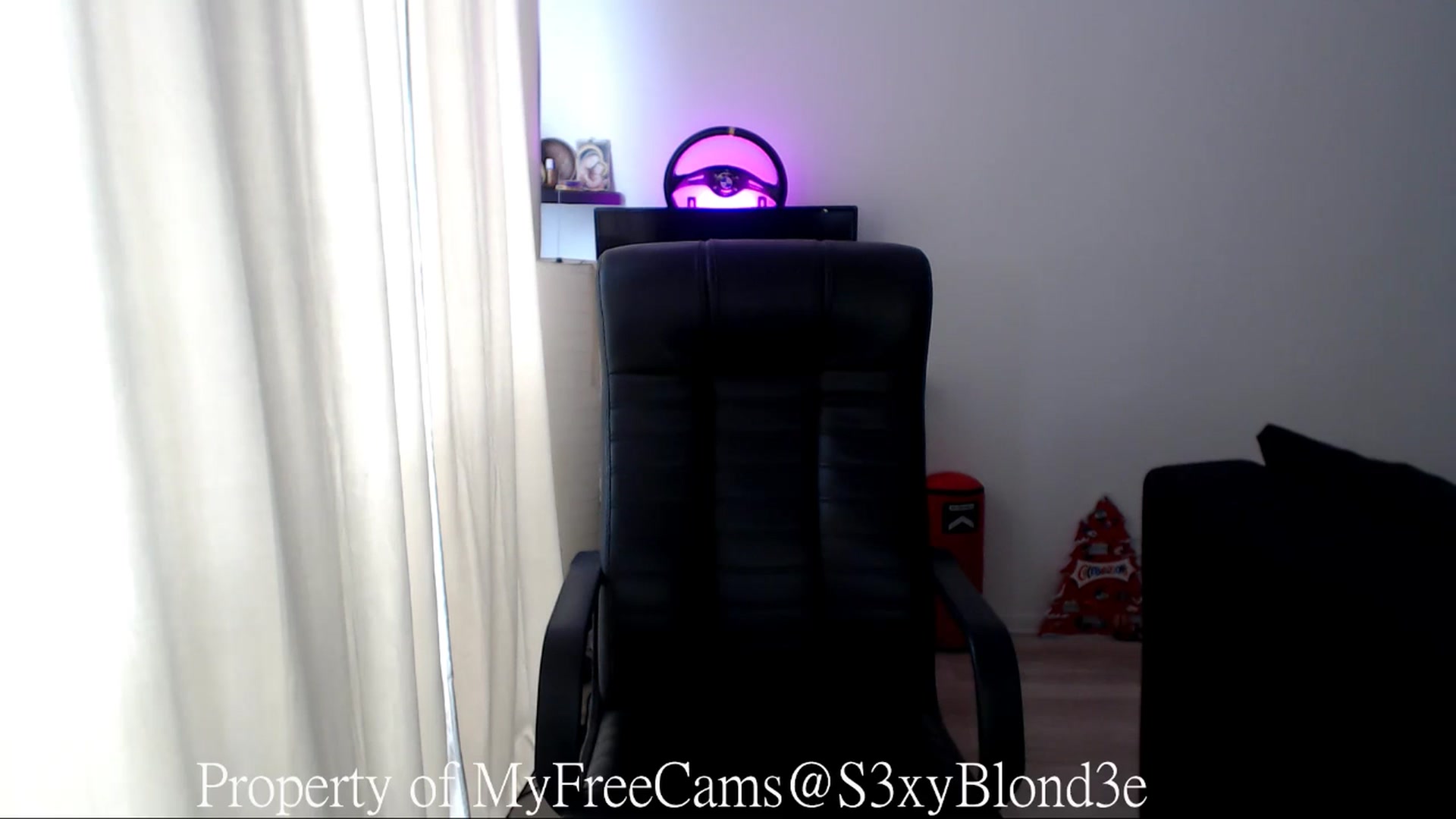 Gallery image thumbnail from S3xyBlond3e's myfreecams stream on, 12/10/2025, 08:57 image 11 of 20