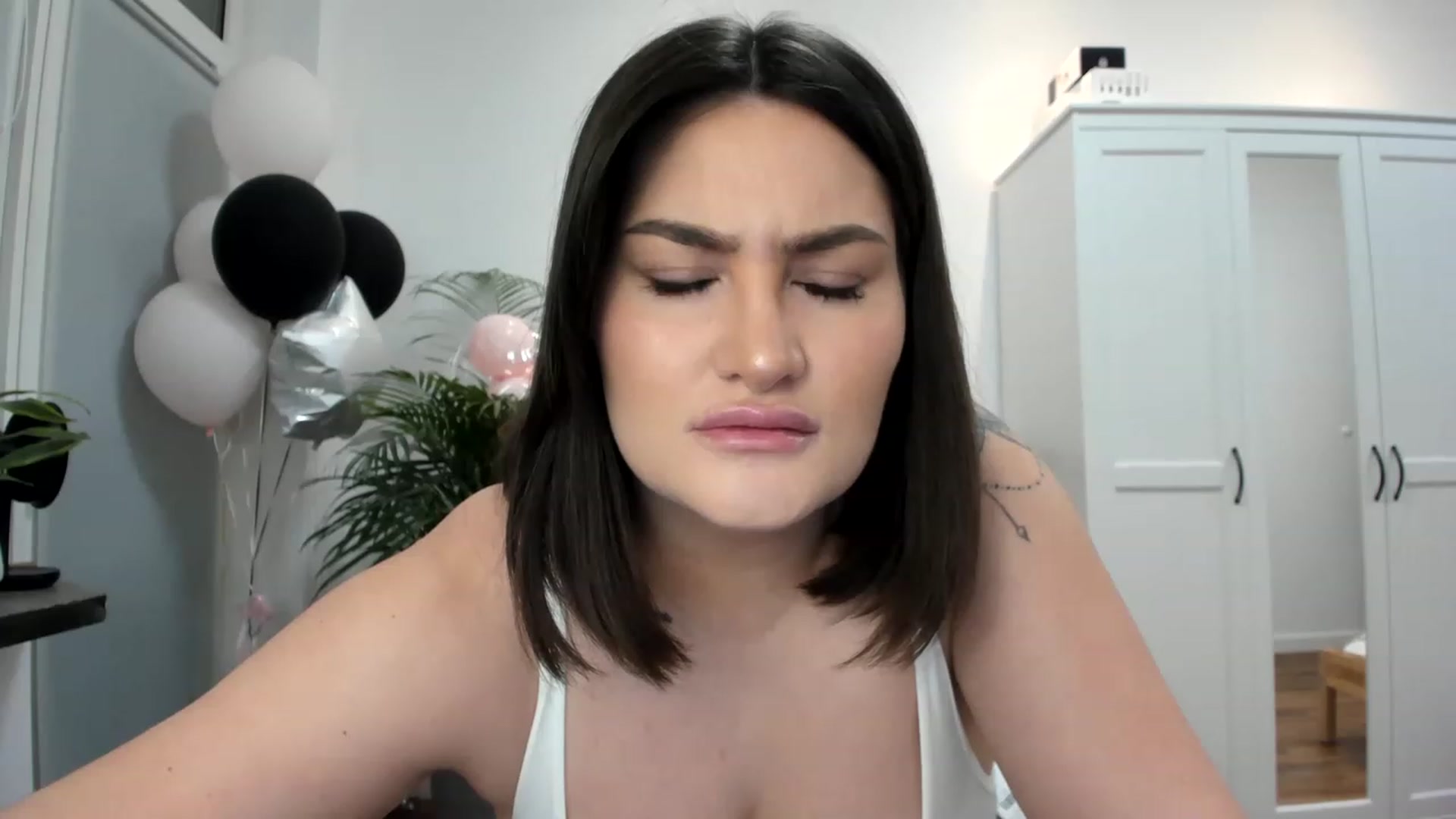 Gallery image thumbnail from SAINT_M's myfreecams stream on, 03/17/2023, 24:20 image 6 of 20