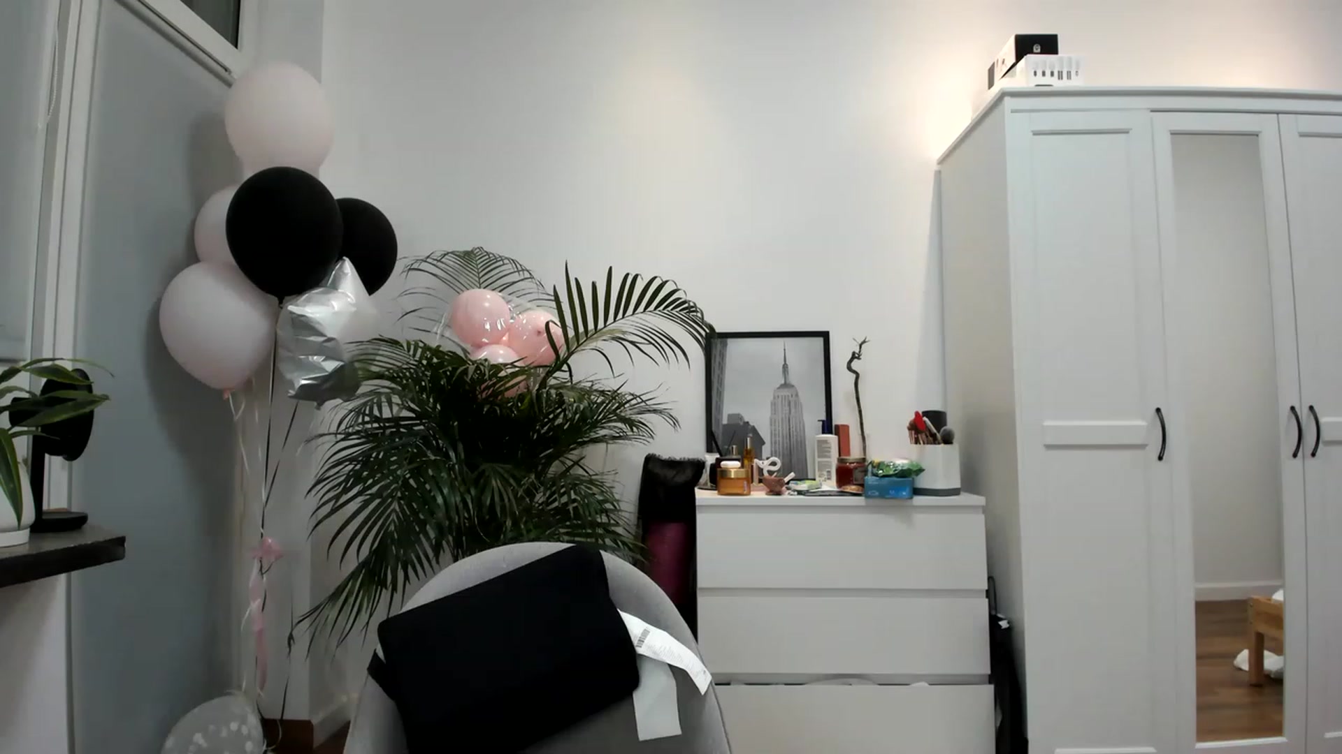 Gallery image thumbnail from SAINT_M's myfreecams stream on, 03/17/2023, 24:57 image 16 of 20