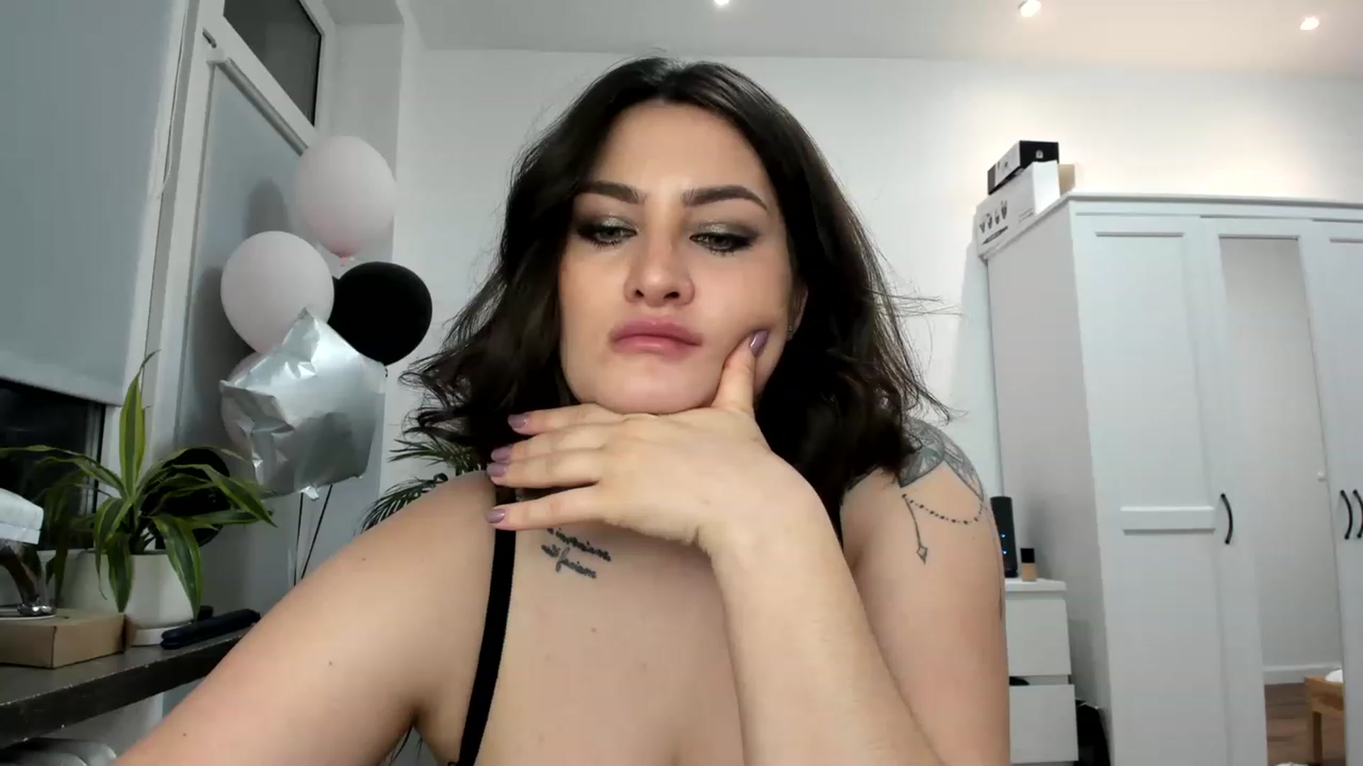 Gallery image thumbnail from SAINT_M's myfreecams stream on, 03/31/2023, 23:34 image 15 of 20