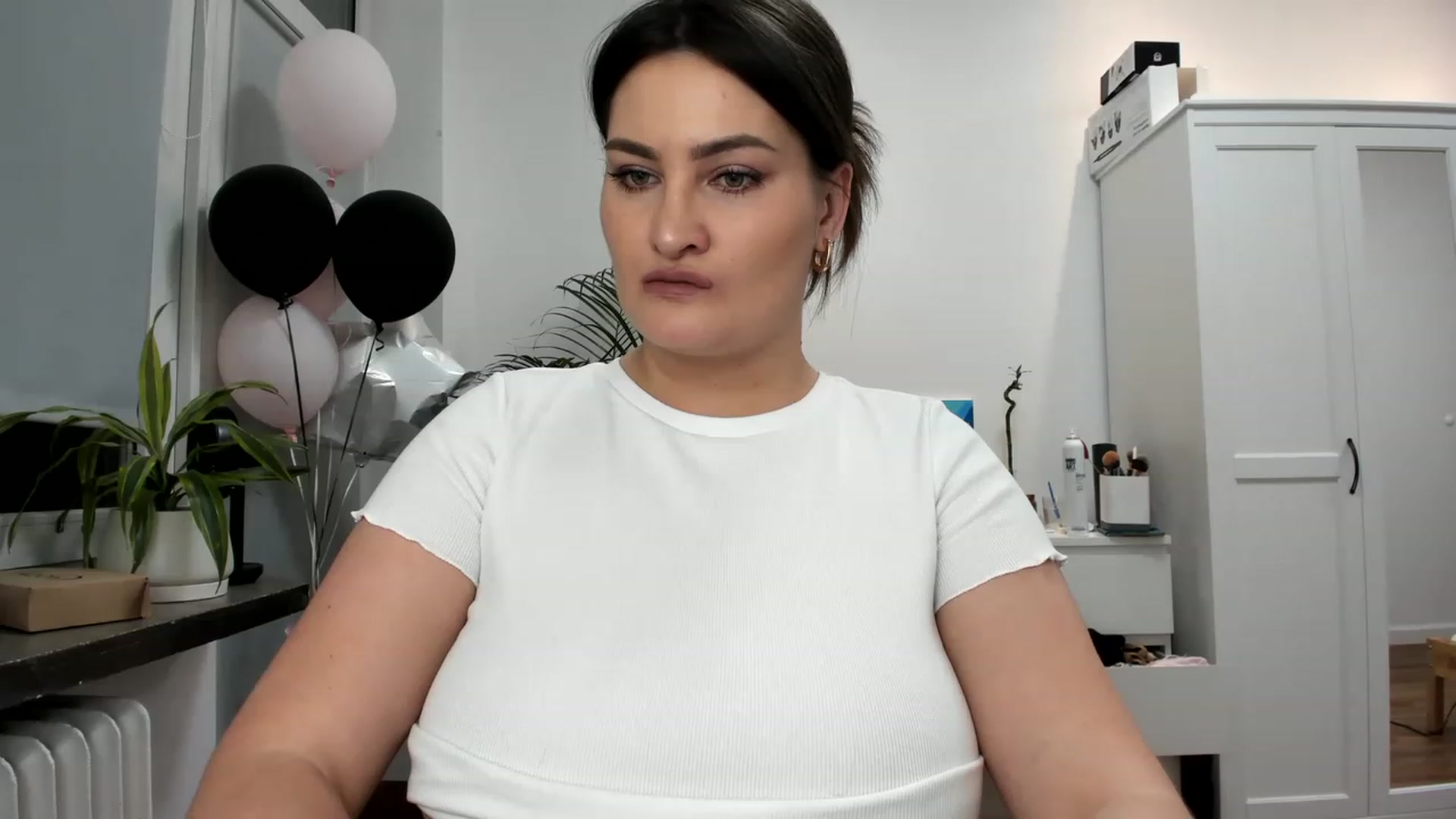 Gallery image thumbnail from SAINT_M's myfreecams stream on, 04/02/2023, 23:51 image 13 of 20