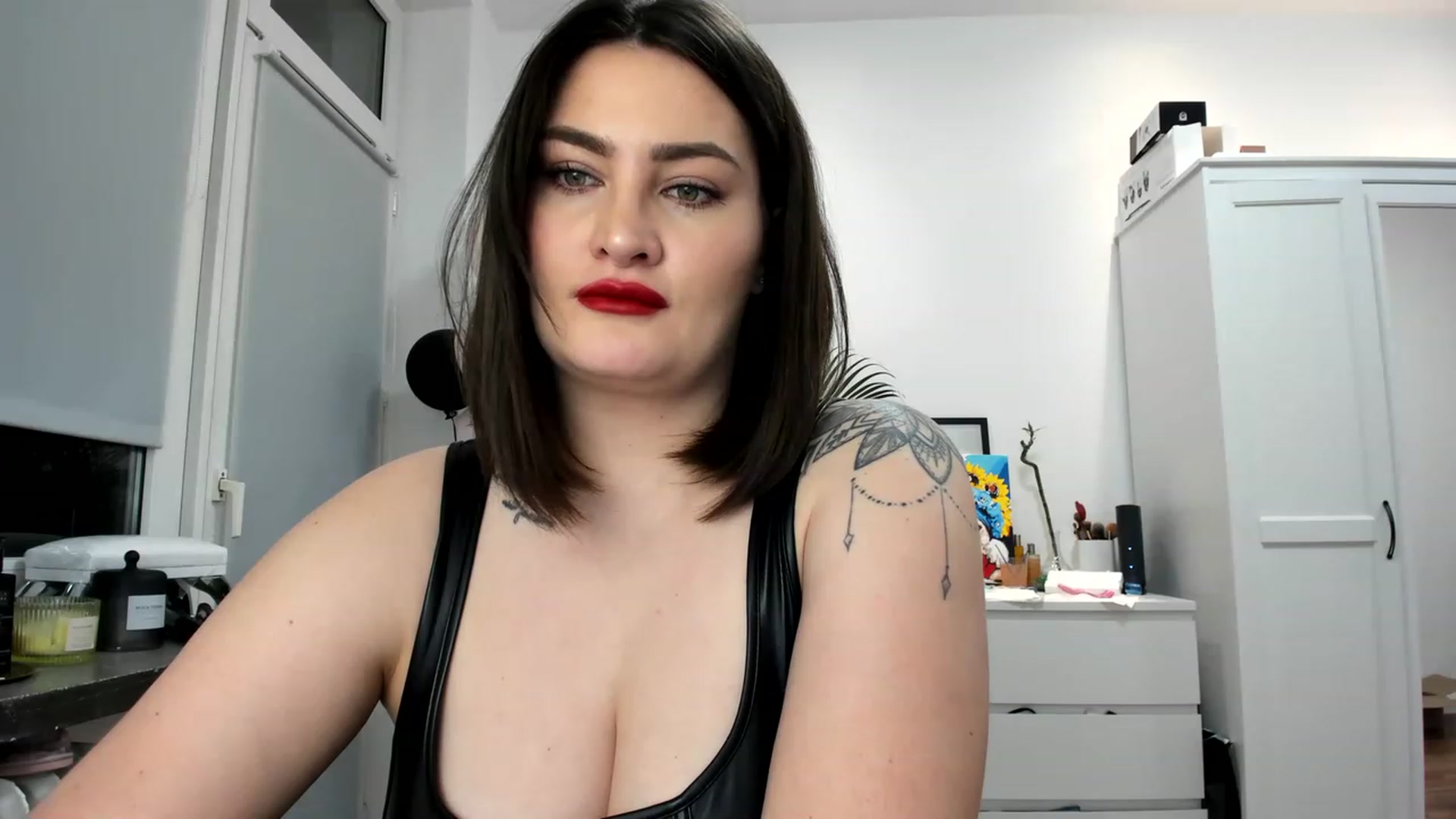 Gallery image thumbnail from SAINT_M's myfreecams stream on, 04/13/2023, 24:19 image 12 of 20