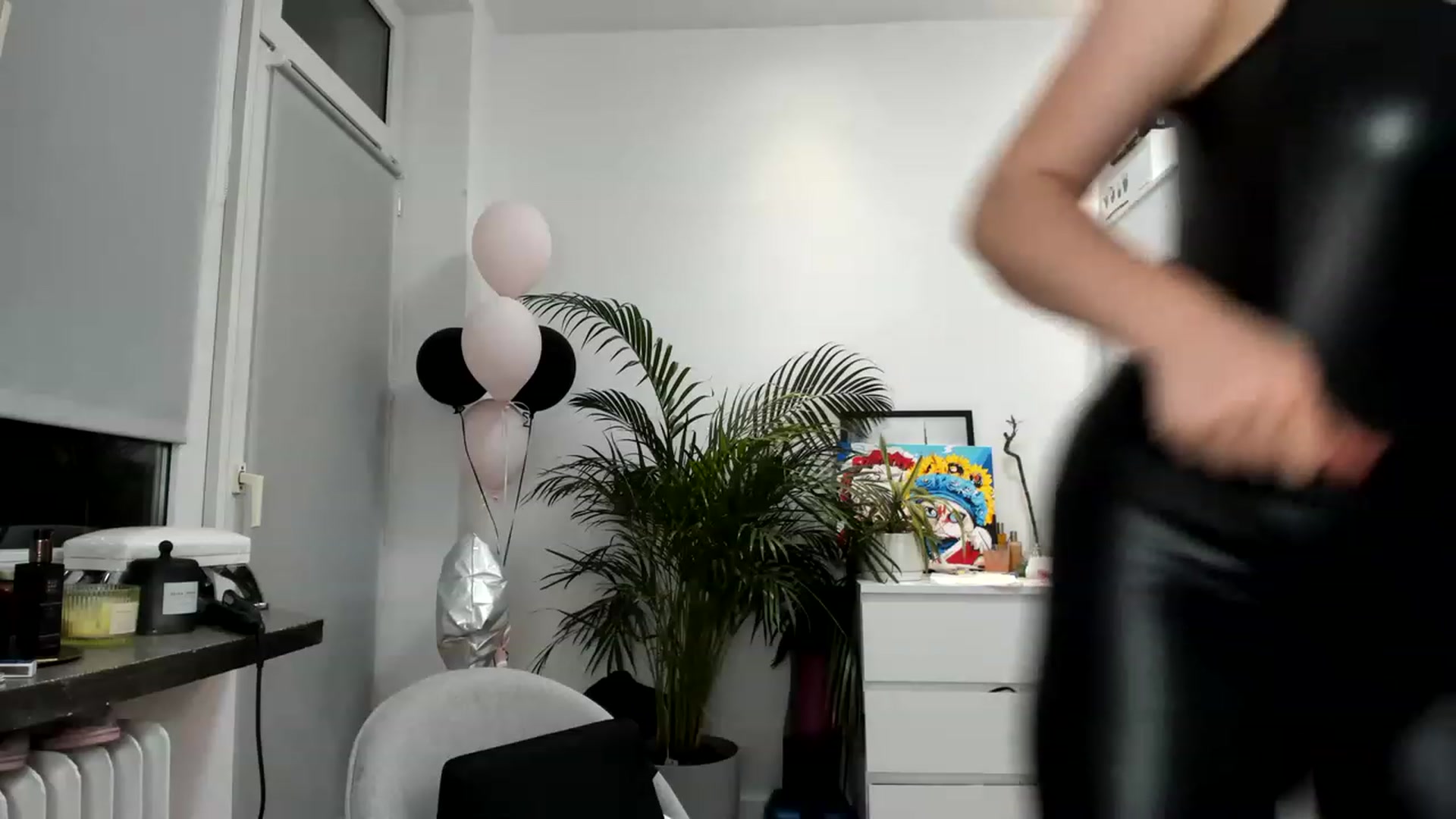 Gallery image thumbnail from SAINT_M's myfreecams stream on, 04/13/2023, 24:19 image 10 of 20