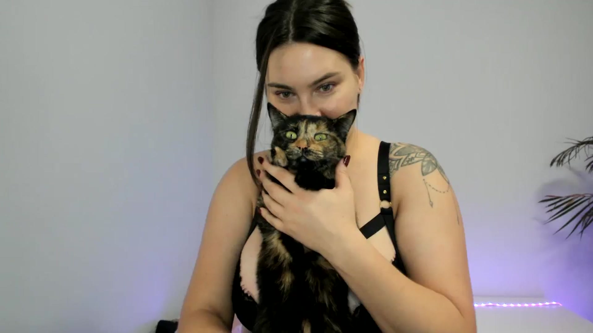Gallery image thumbnail from SAINT_M's myfreecams stream on, 08/15/2023, 19:42 image 13 of 20