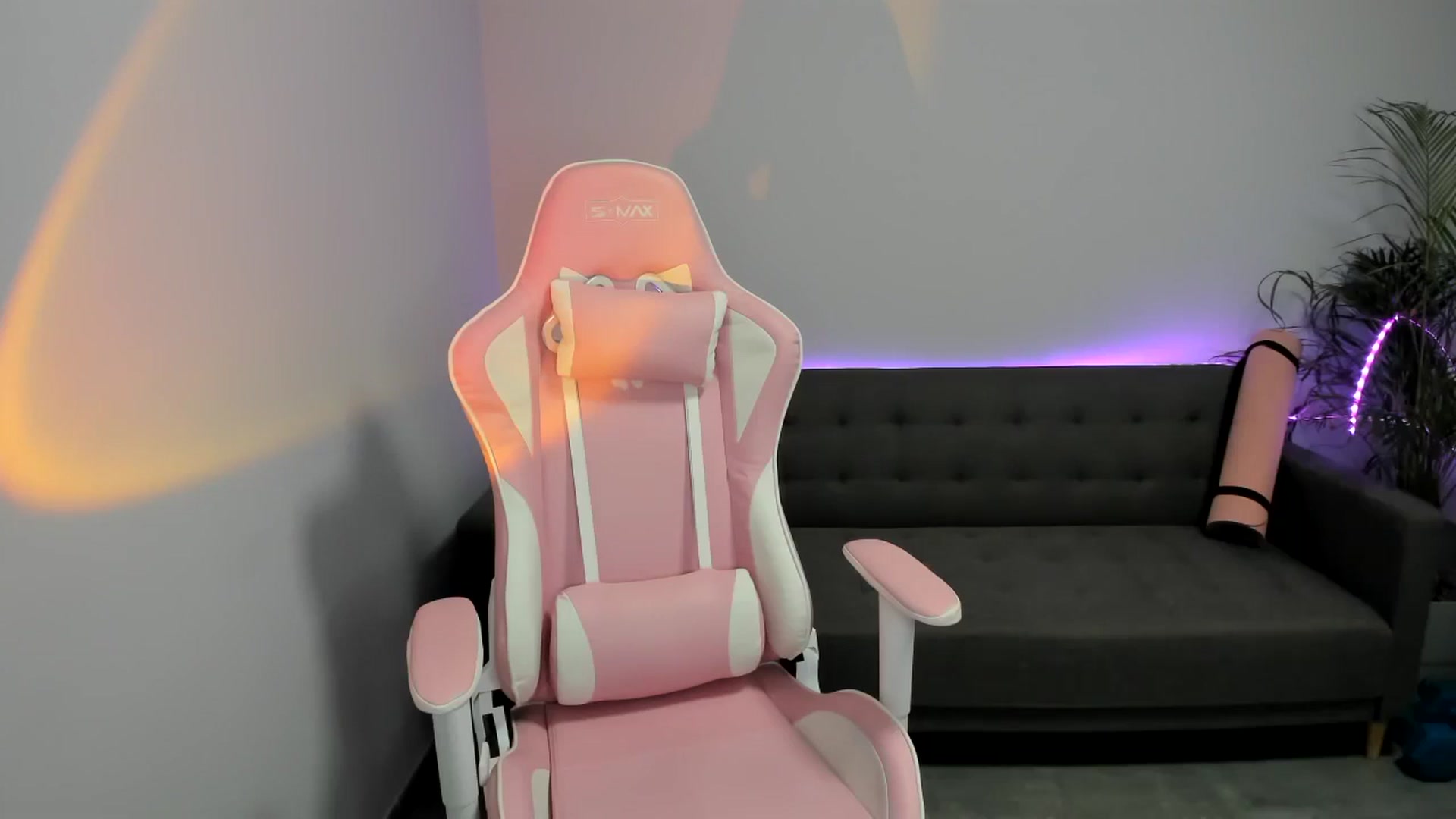 Gallery image thumbnail from SAINT_M's myfreecams stream on, 03/04/2024, 23:00 image 15 of 20