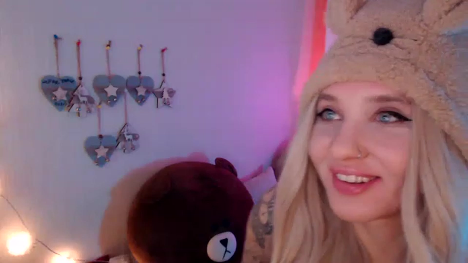 Gallery image thumbnail from SASHA_SHOKI's myfreecams stream on, 11/22/2022, 19:15 image 3 of 20