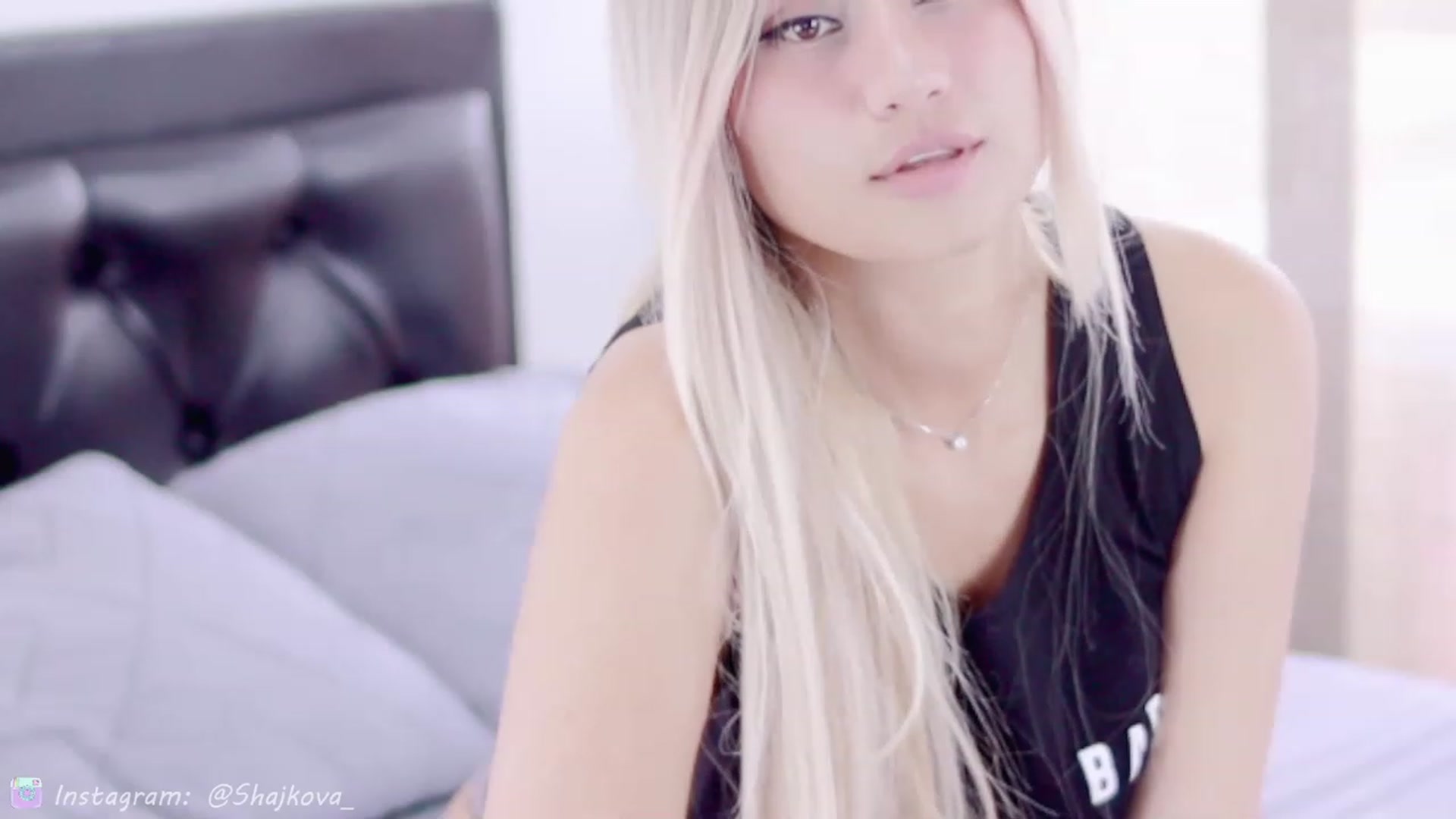 Gallery image thumbnail from SHajkova's myfreecams stream on, 11/16/2022, 17:24 image 16 of 20