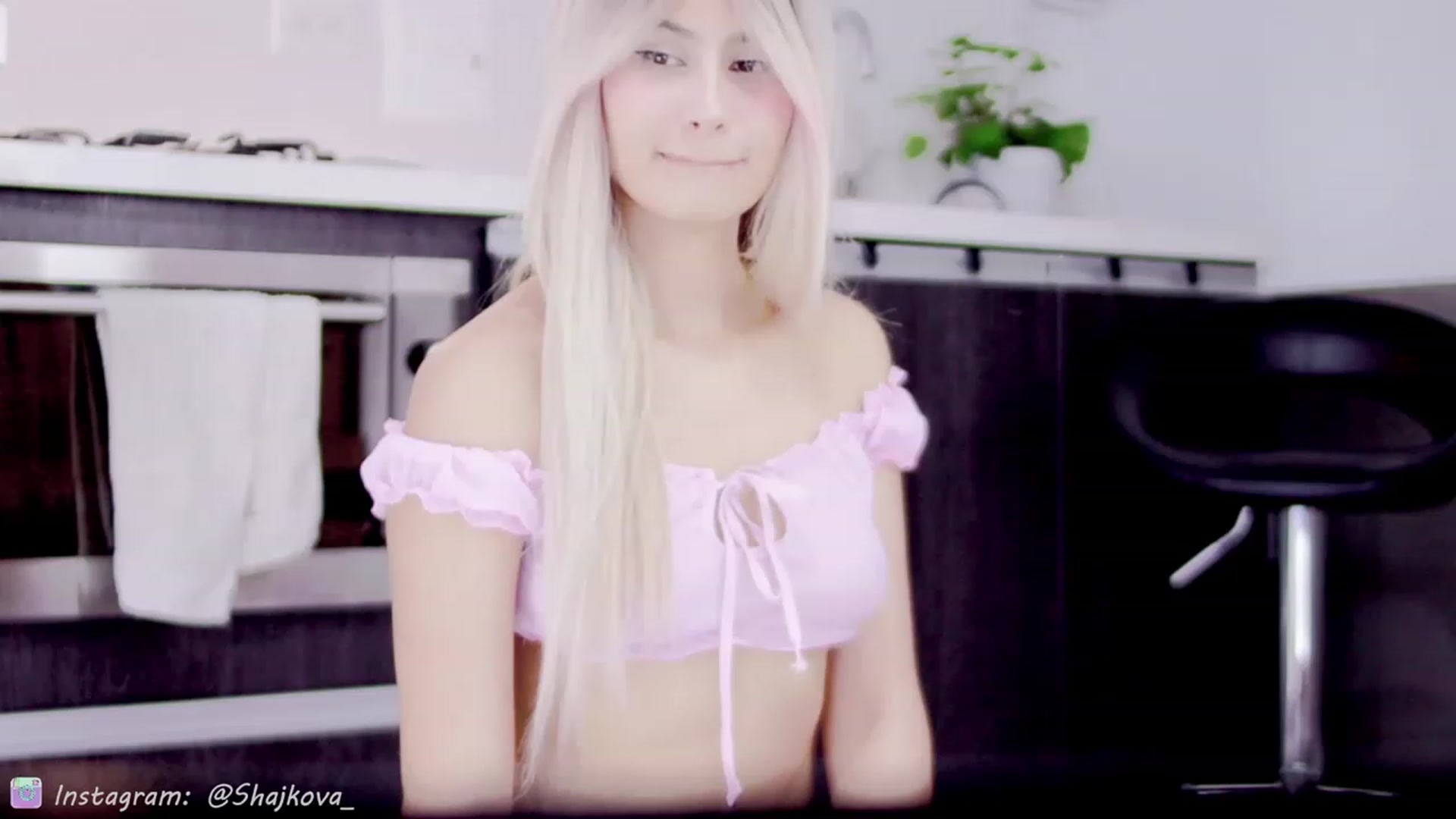 Gallery image thumbnail from SHajkova's myfreecams stream on, 01/08/2023, 17:17 image 7 of 20