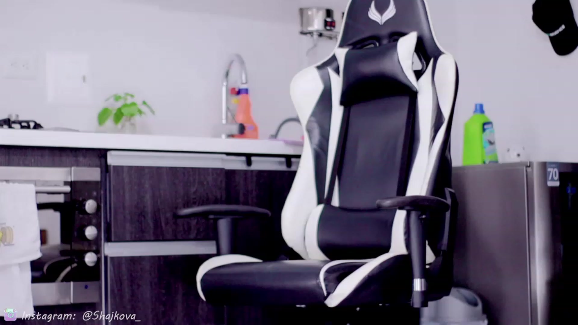Gallery image thumbnail from SHajkova's myfreecams stream on, 01/19/2023, 17:33 image 13 of 20