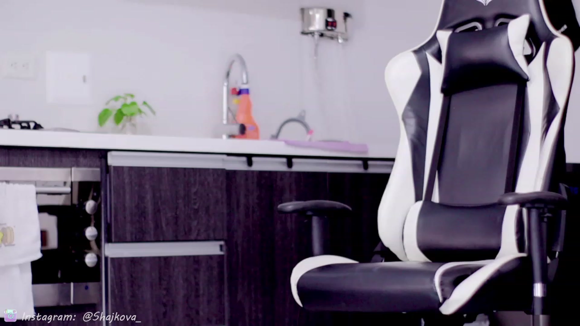 Gallery image thumbnail from SHajkova's myfreecams stream on, 01/19/2023, 18:14 image 10 of 20