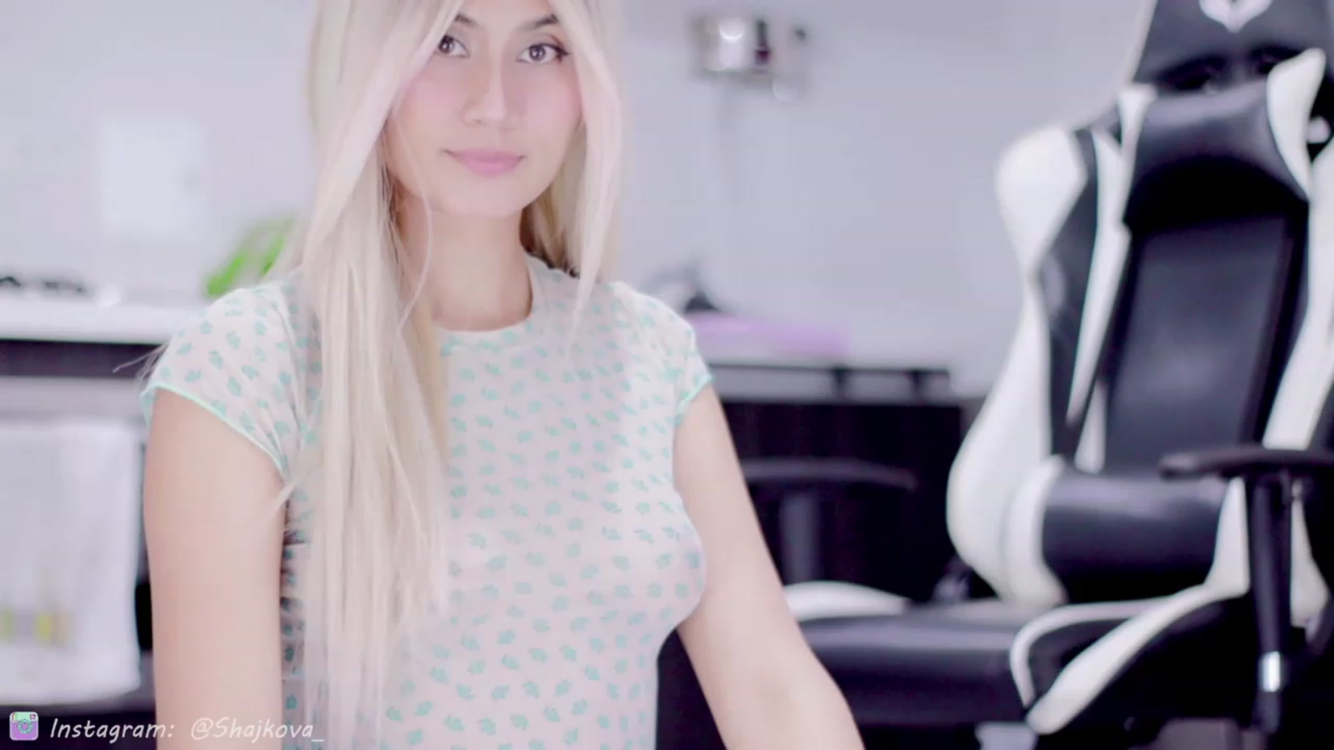 Gallery image thumbnail from SHajkova's myfreecams stream on, 01/19/2023, 19:54 image 3 of 20