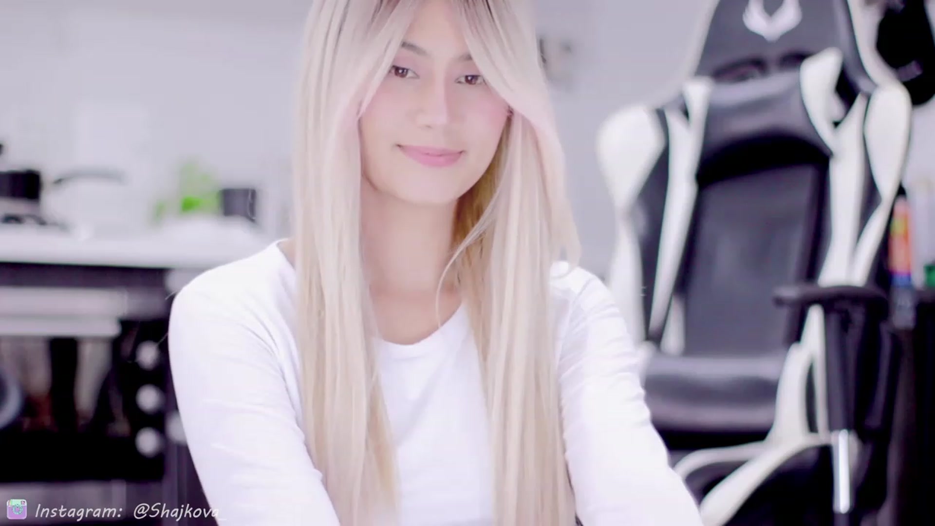 Gallery image thumbnail from SHajkova's myfreecams stream on, 01/21/2023, 20:42 image 3 of 20