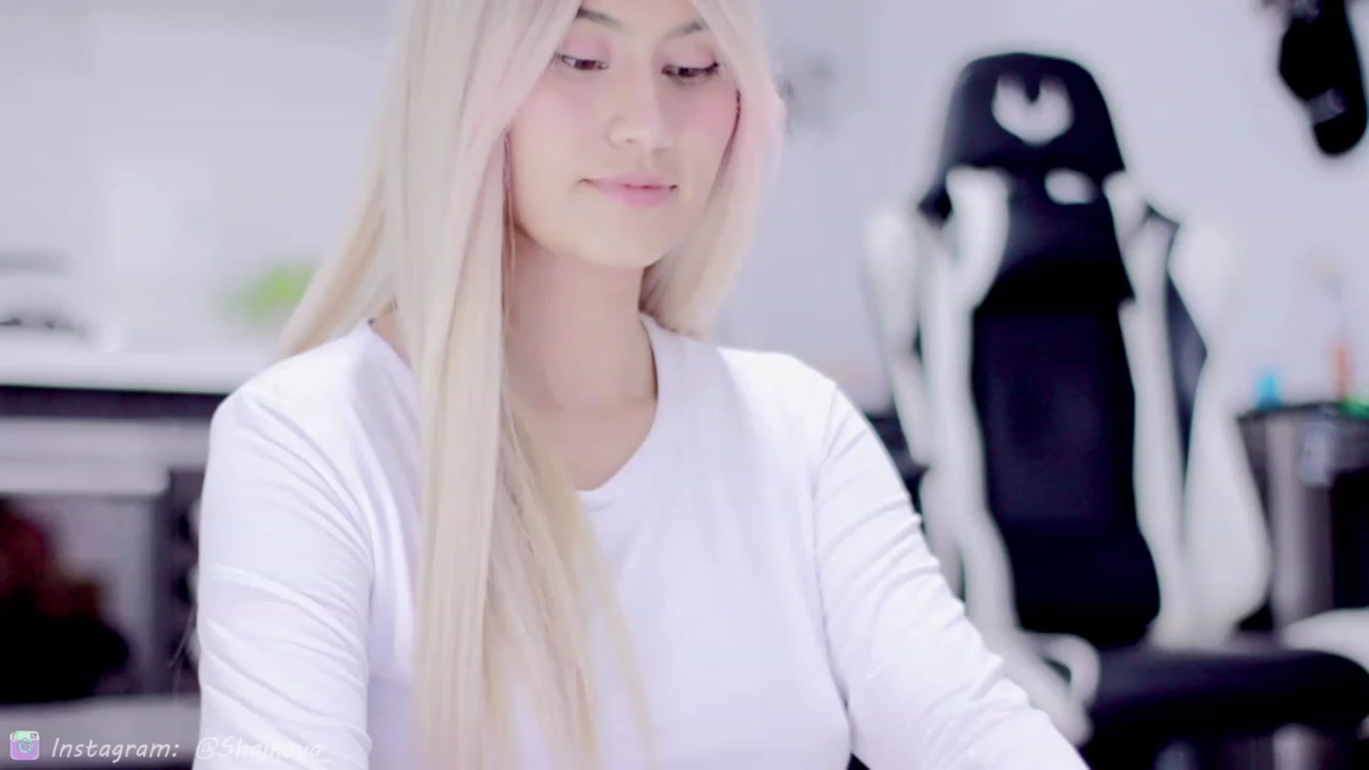 Gallery image thumbnail from SHajkova's myfreecams stream on, 01/21/2023, 23:05 image 20 of 20
