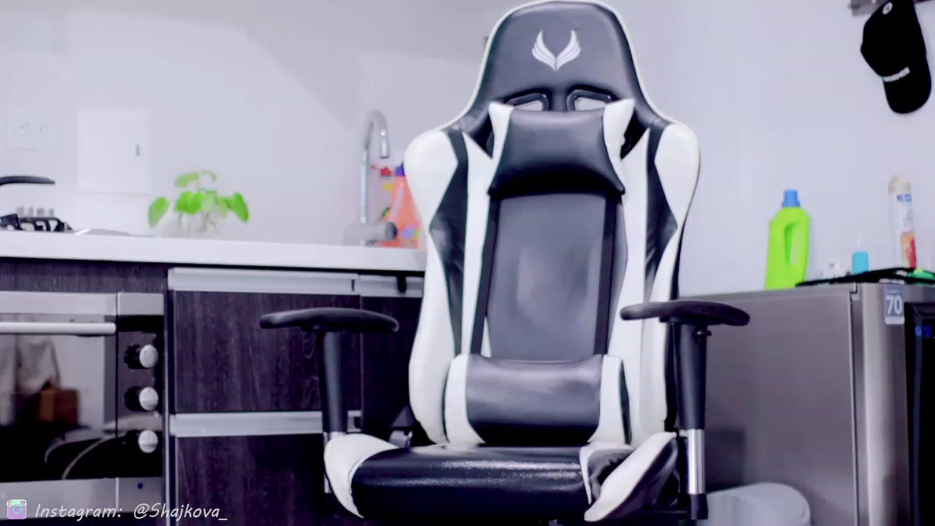 Gallery image thumbnail from SHajkova's myfreecams stream on, 01/21/2023, 23:05 image 9 of 20
