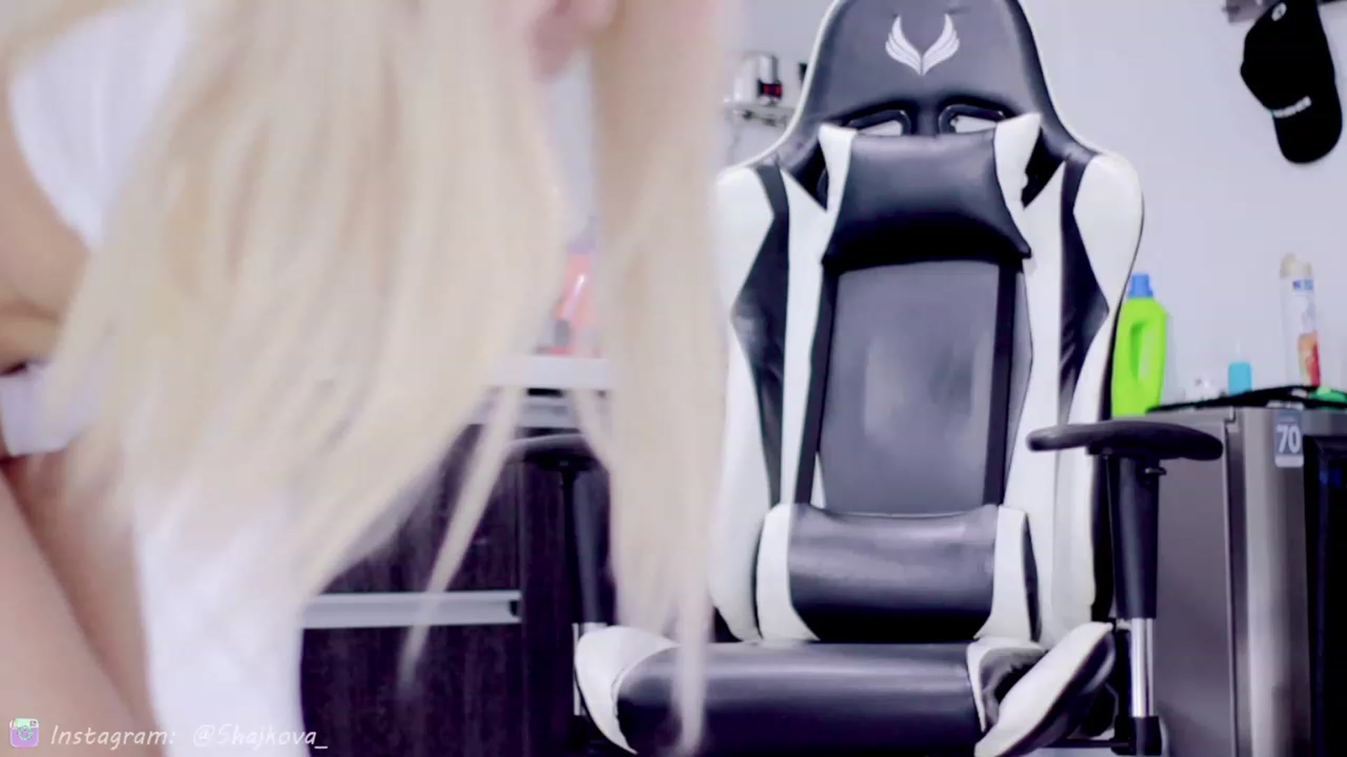 Gallery image thumbnail from SHajkova's myfreecams stream on, 01/21/2023, 23:05 image 18 of 20