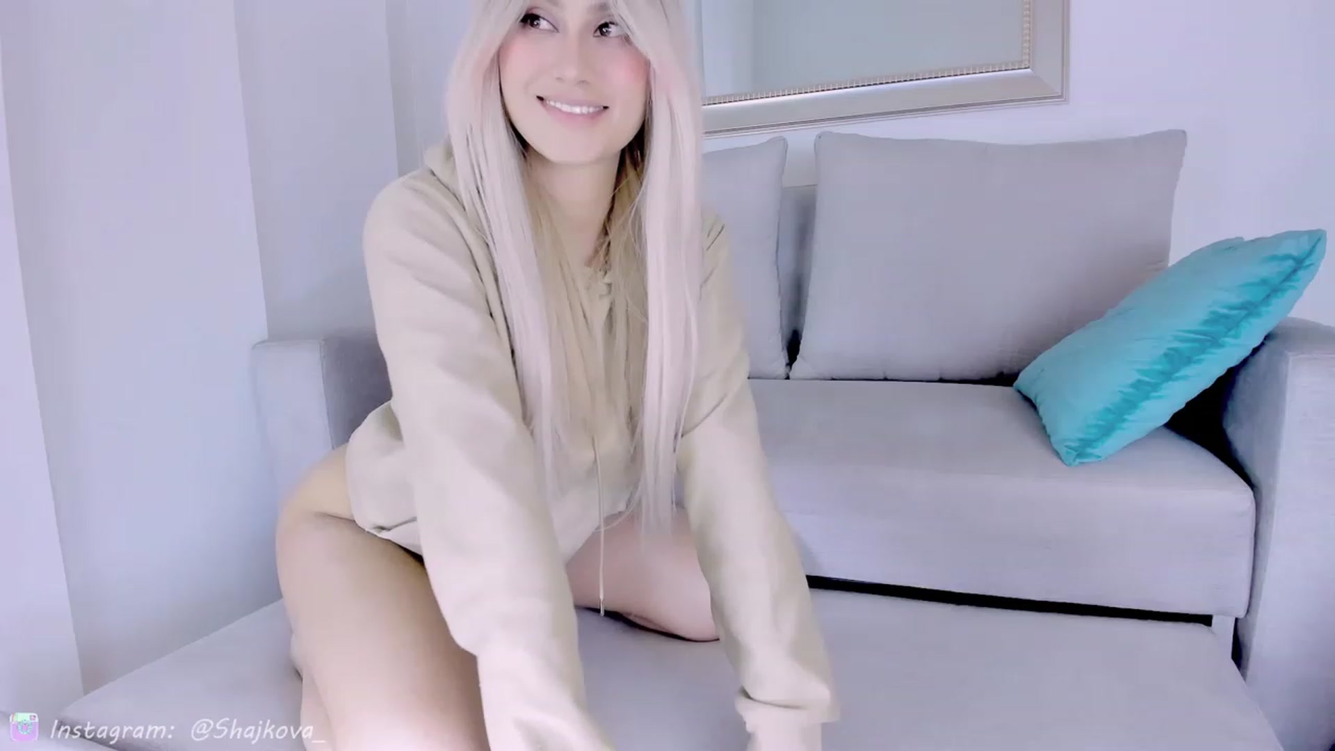 Gallery image thumbnail from SHajkova's myfreecams stream on, 04/04/2023, 24:13 image 13 of 20