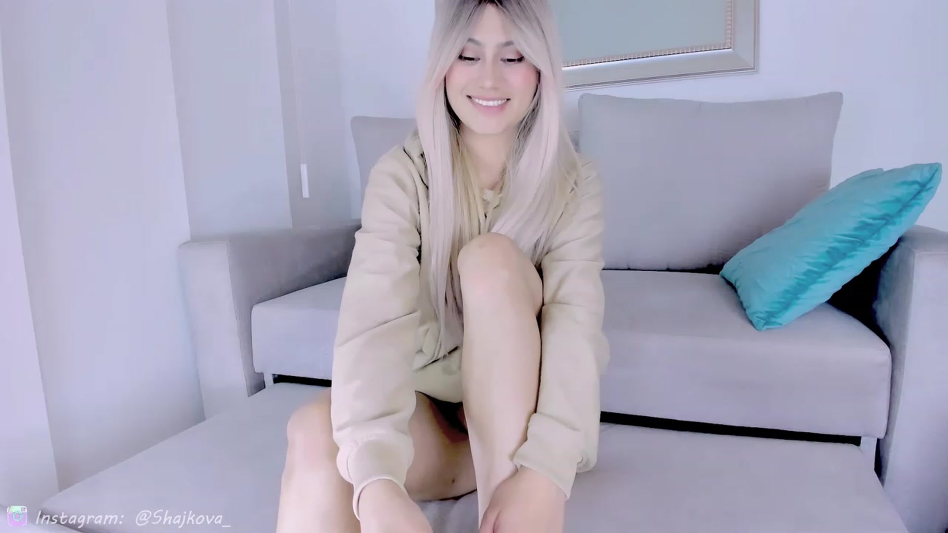 Gallery image thumbnail from SHajkova's myfreecams stream on, 04/04/2023, 24:13 image 14 of 20