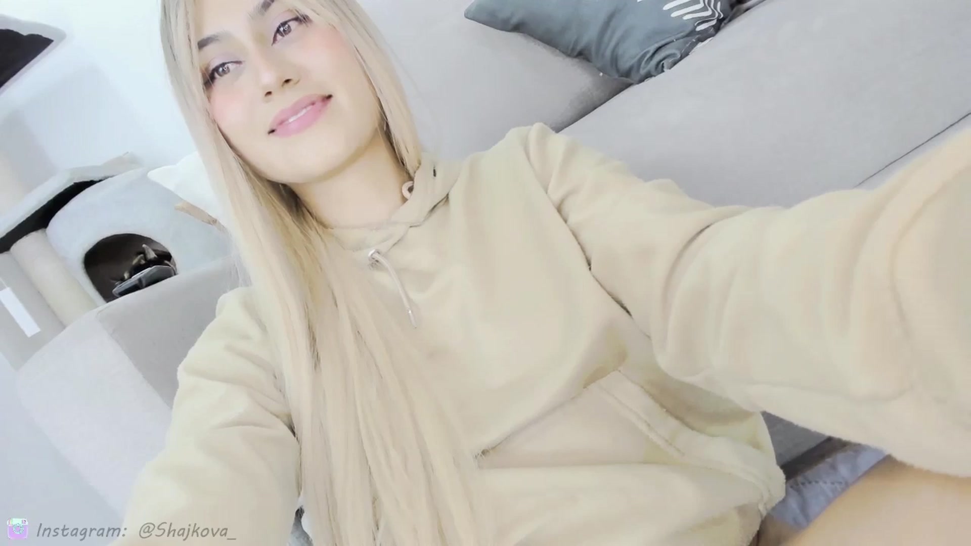 Gallery image thumbnail from SHajkova's myfreecams stream on, 11/15/2023, 01:06 image 6 of 20