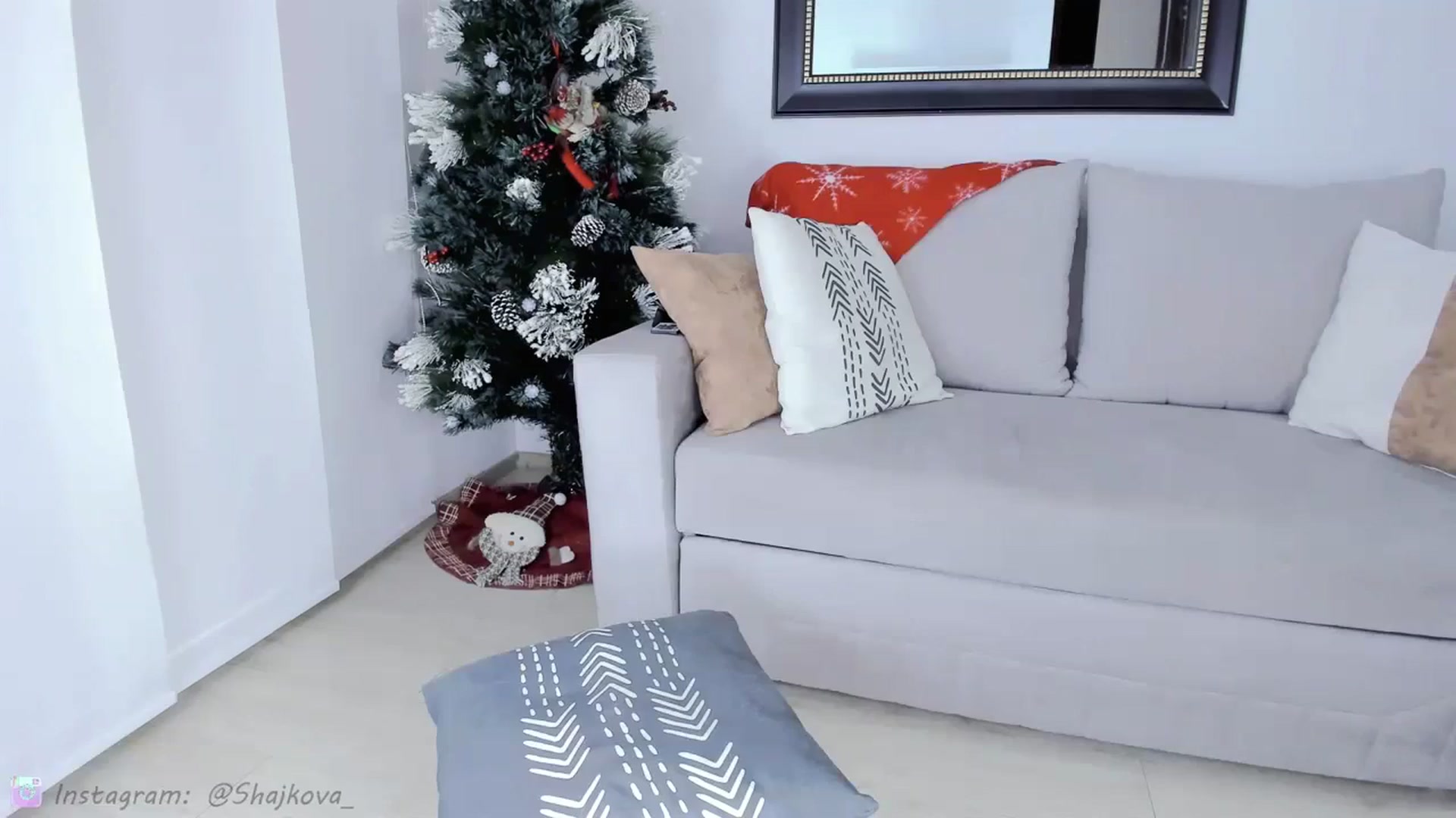 Gallery image thumbnail from SHajkova's myfreecams stream on, 12/22/2023, 18:30 image 10 of 20