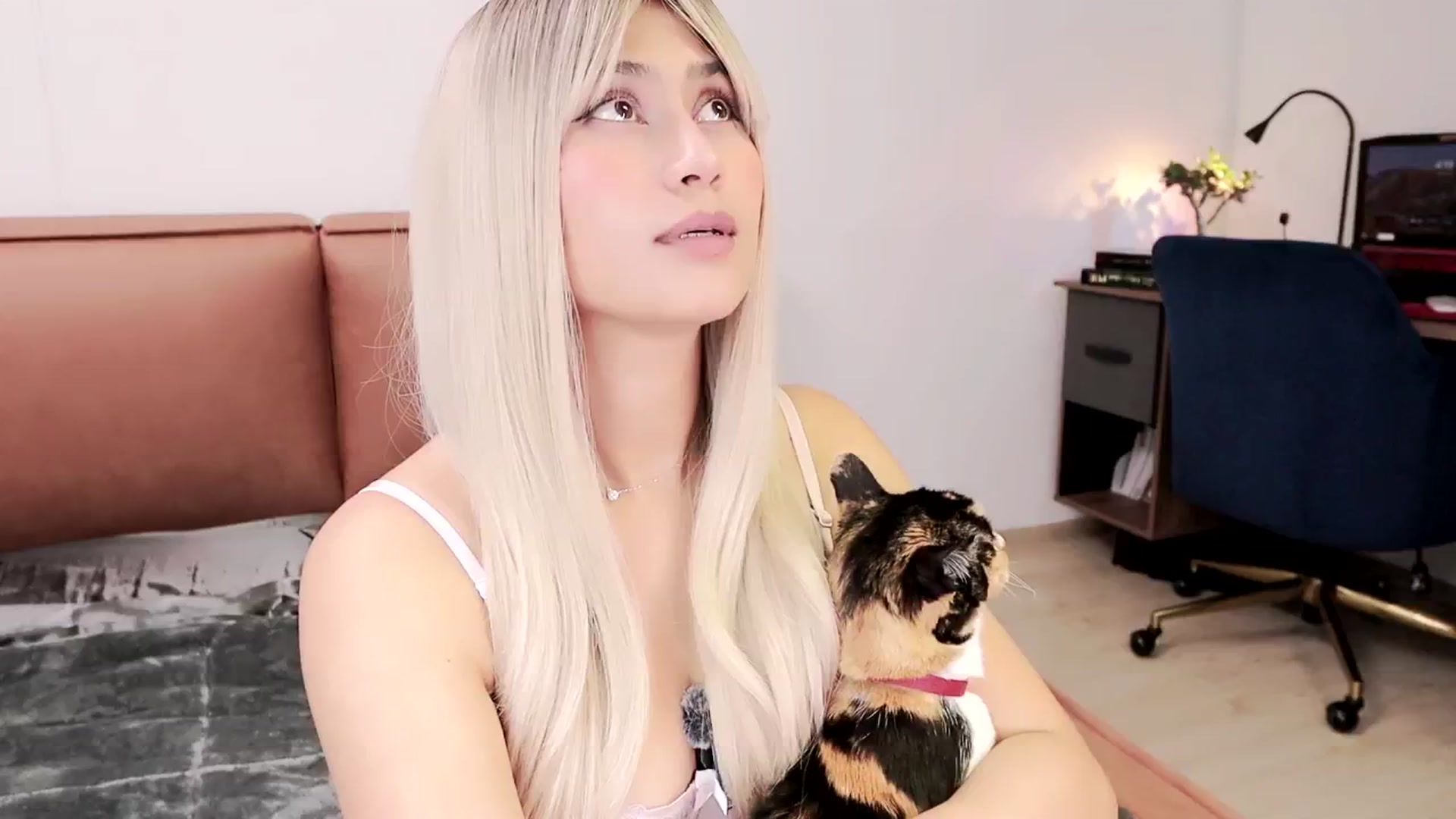 Gallery image thumbnail from SHajkova's myfreecams stream on, 06/08/2024, 21:42 image 10 of 20