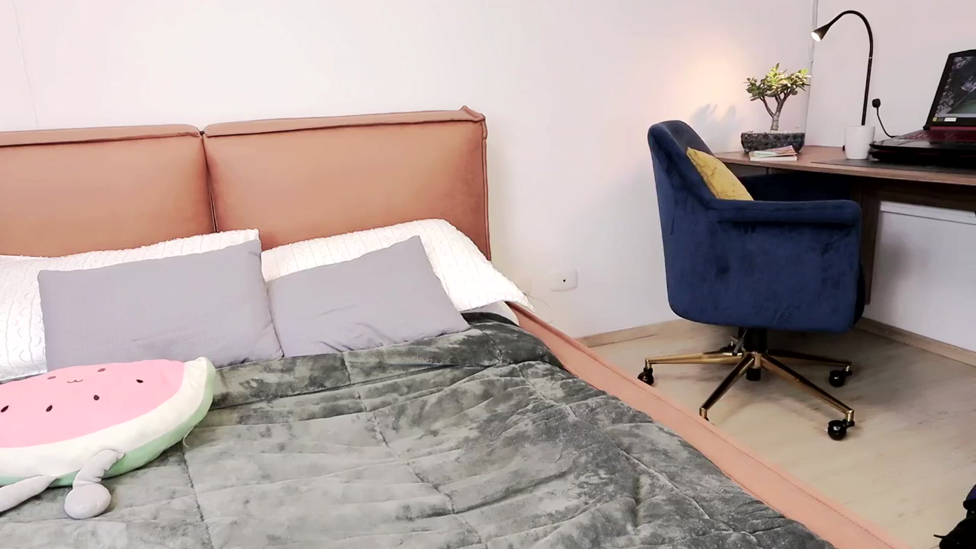 Gallery image thumbnail from SHajkova's myfreecams stream on, 06/14/2024, 24:02 image 10 of 20