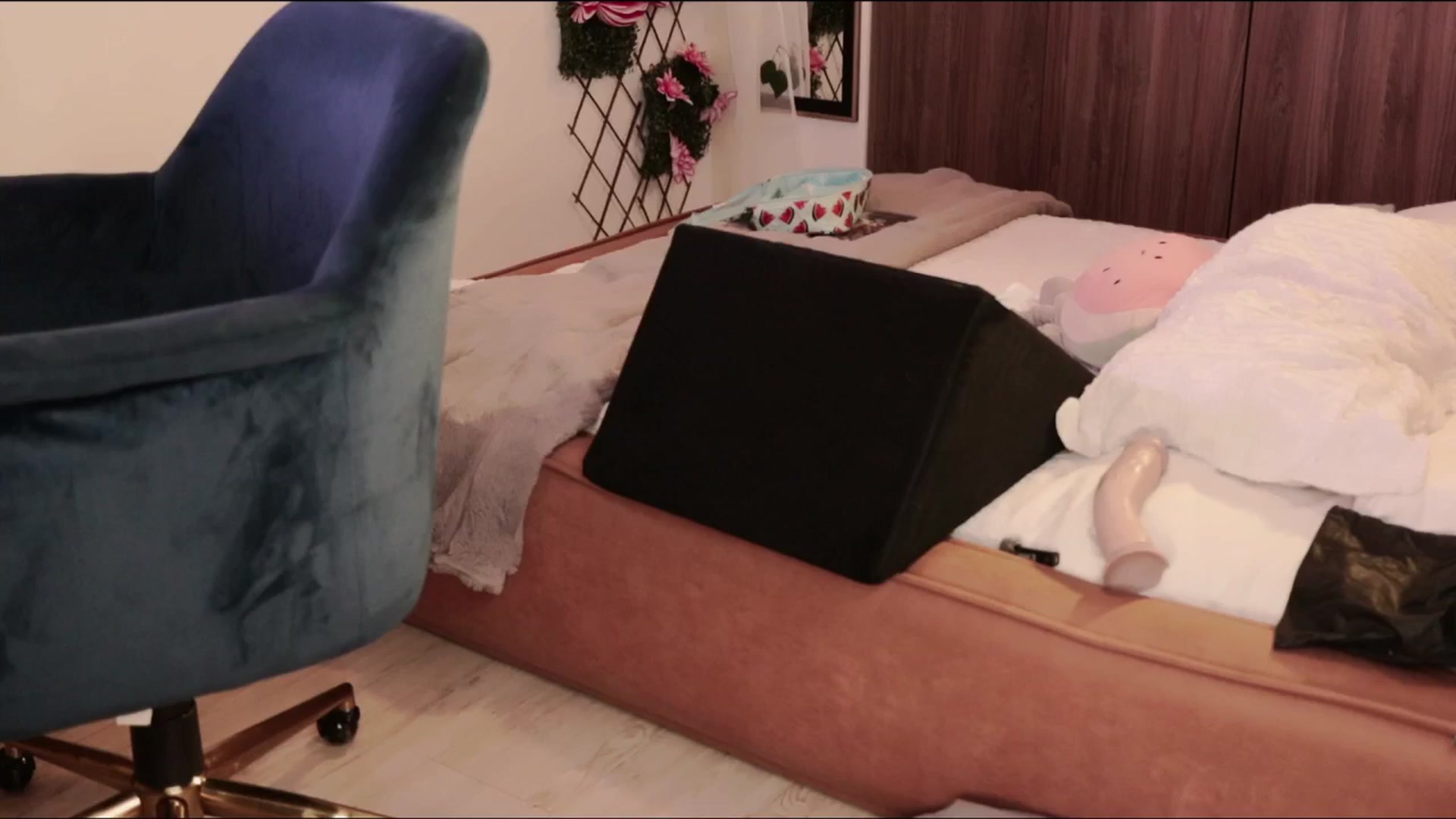 Gallery image thumbnail from SHajkova's myfreecams stream on, 03/15/2026, 24:57 image 10 of 20