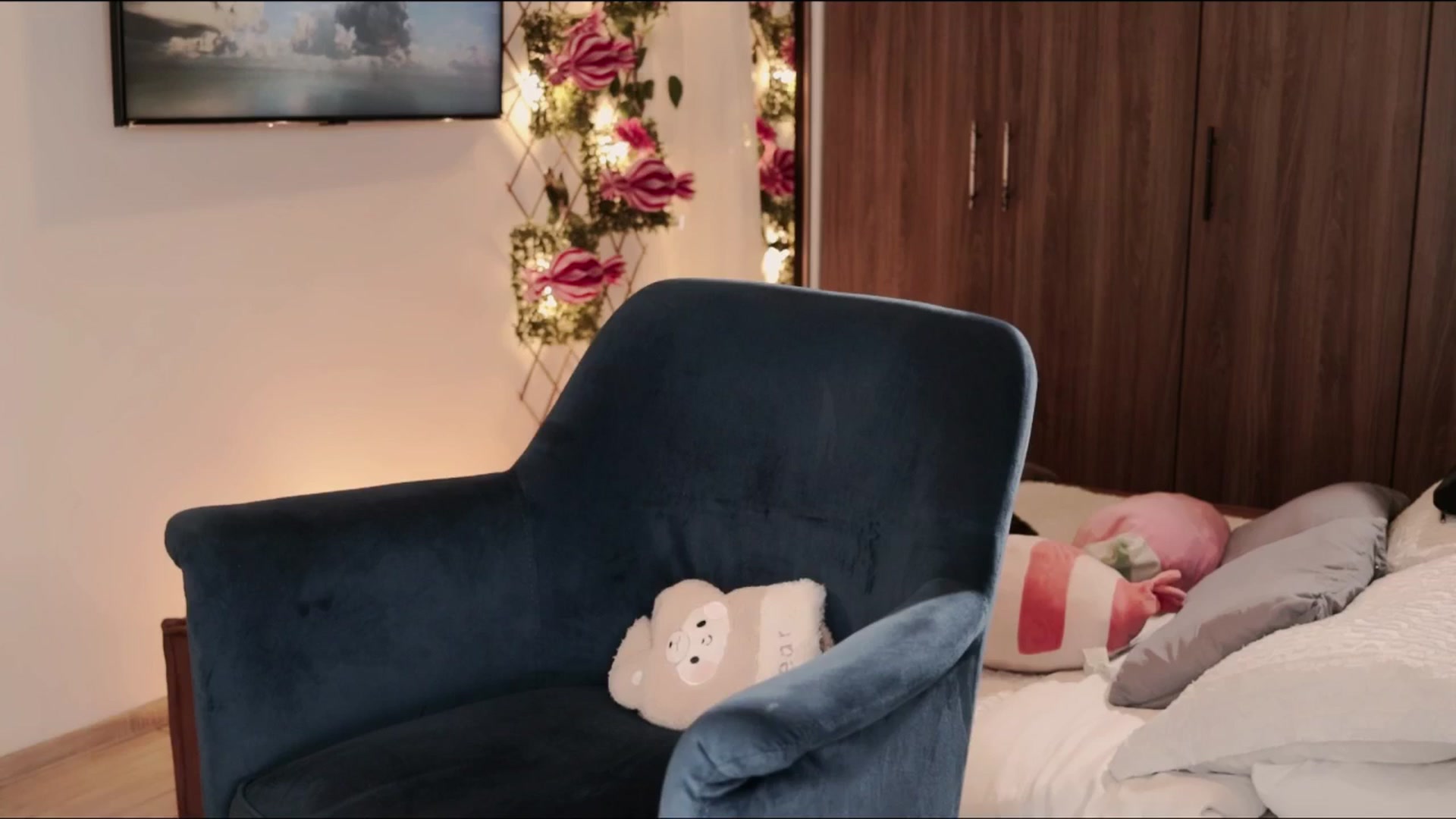 Gallery image thumbnail from SHajkova's myfreecams stream on, 03/23/2026, 02:52 image 15 of 20